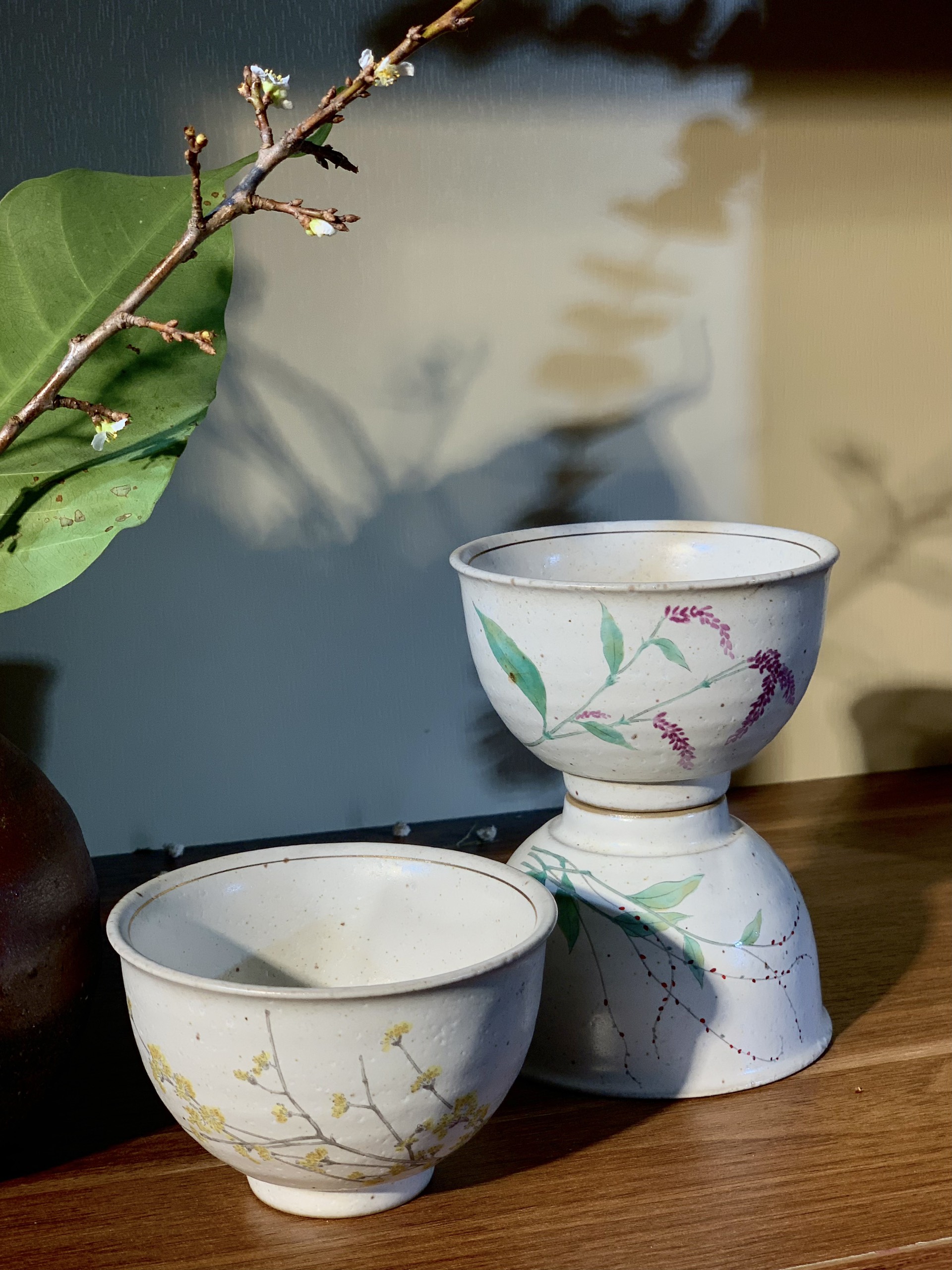 Chén men tráng sữa vẽ hoa