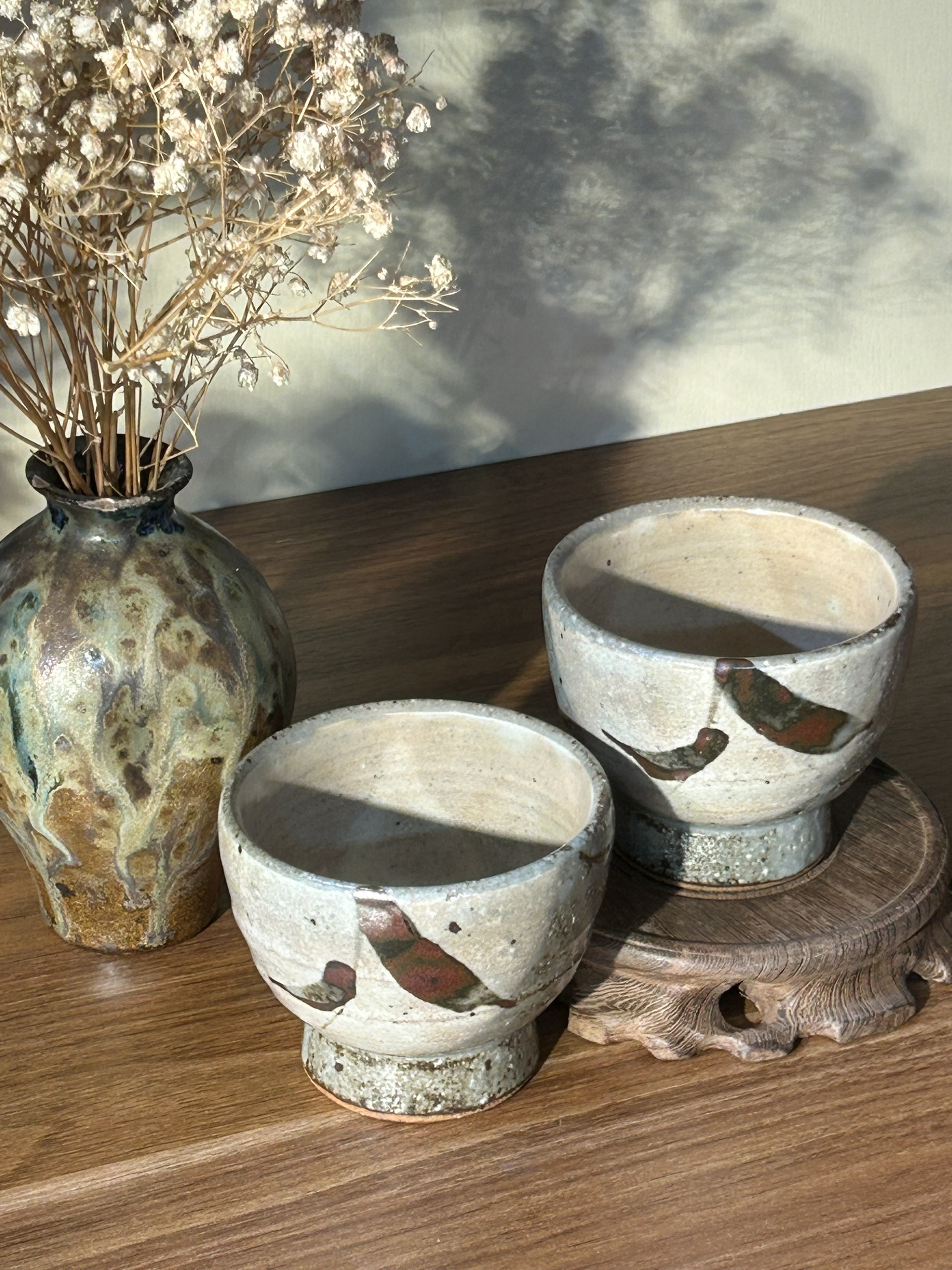 Chén mộc xám loang hồng