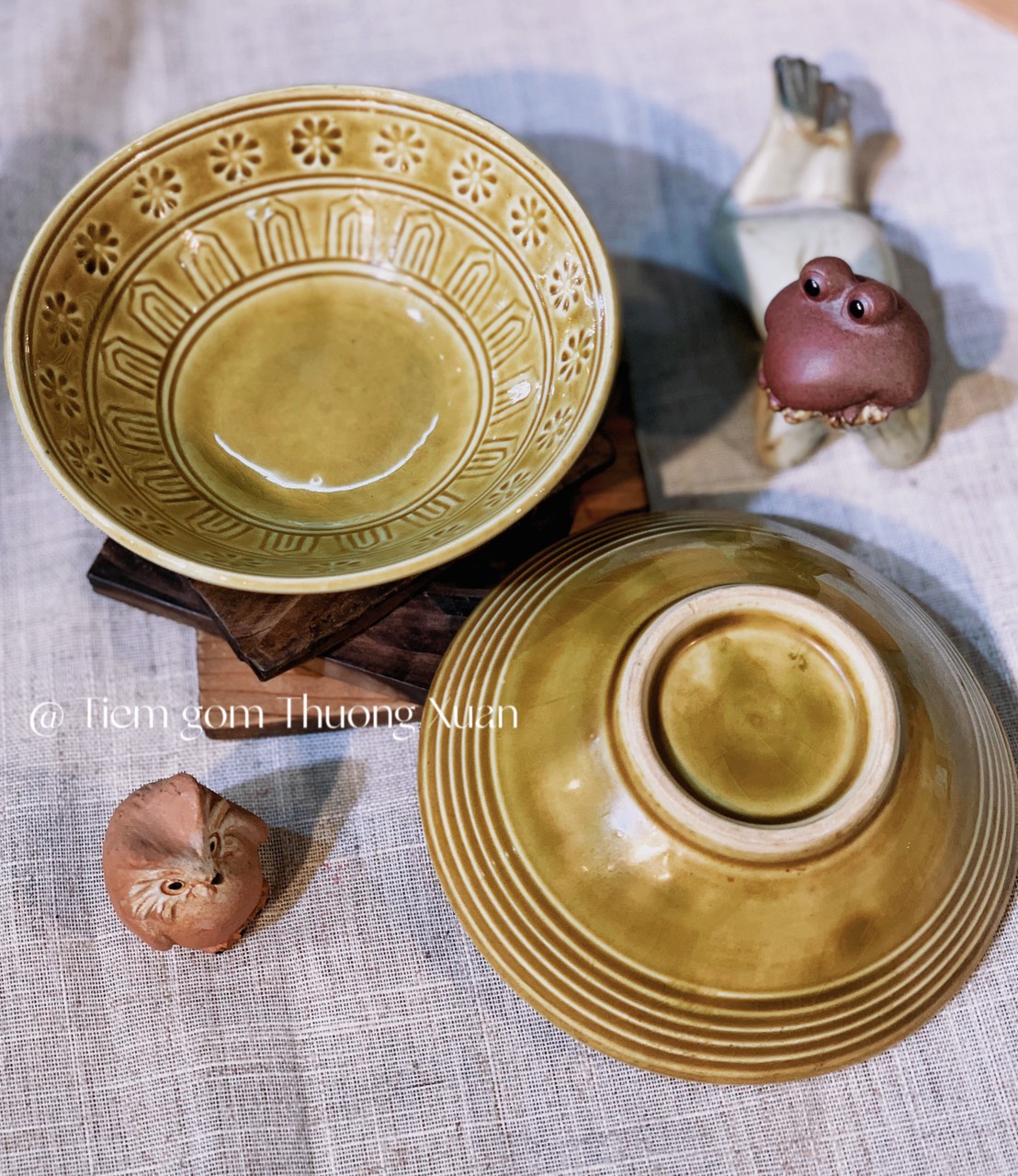 Chén size nhỡ hoạ tiết chấm nổi