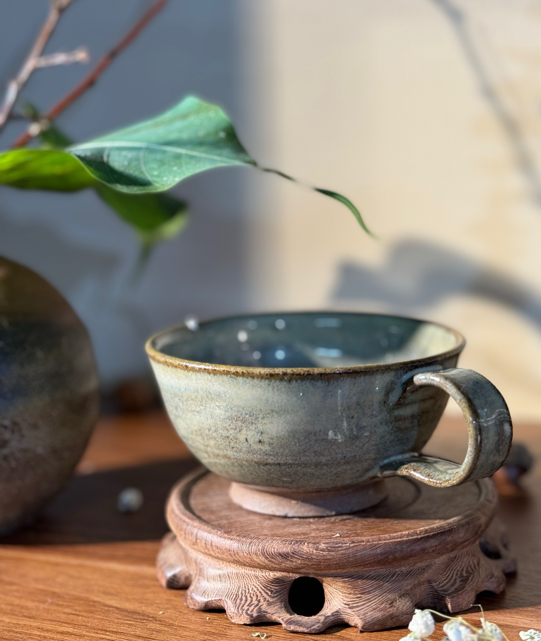 Chén tráng men viền xanh rêu