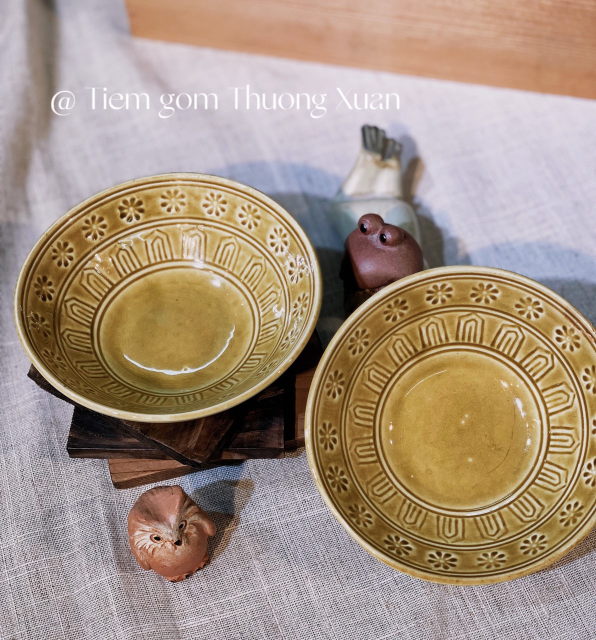 Chén size nhỡ hoạ tiết chấm nổi