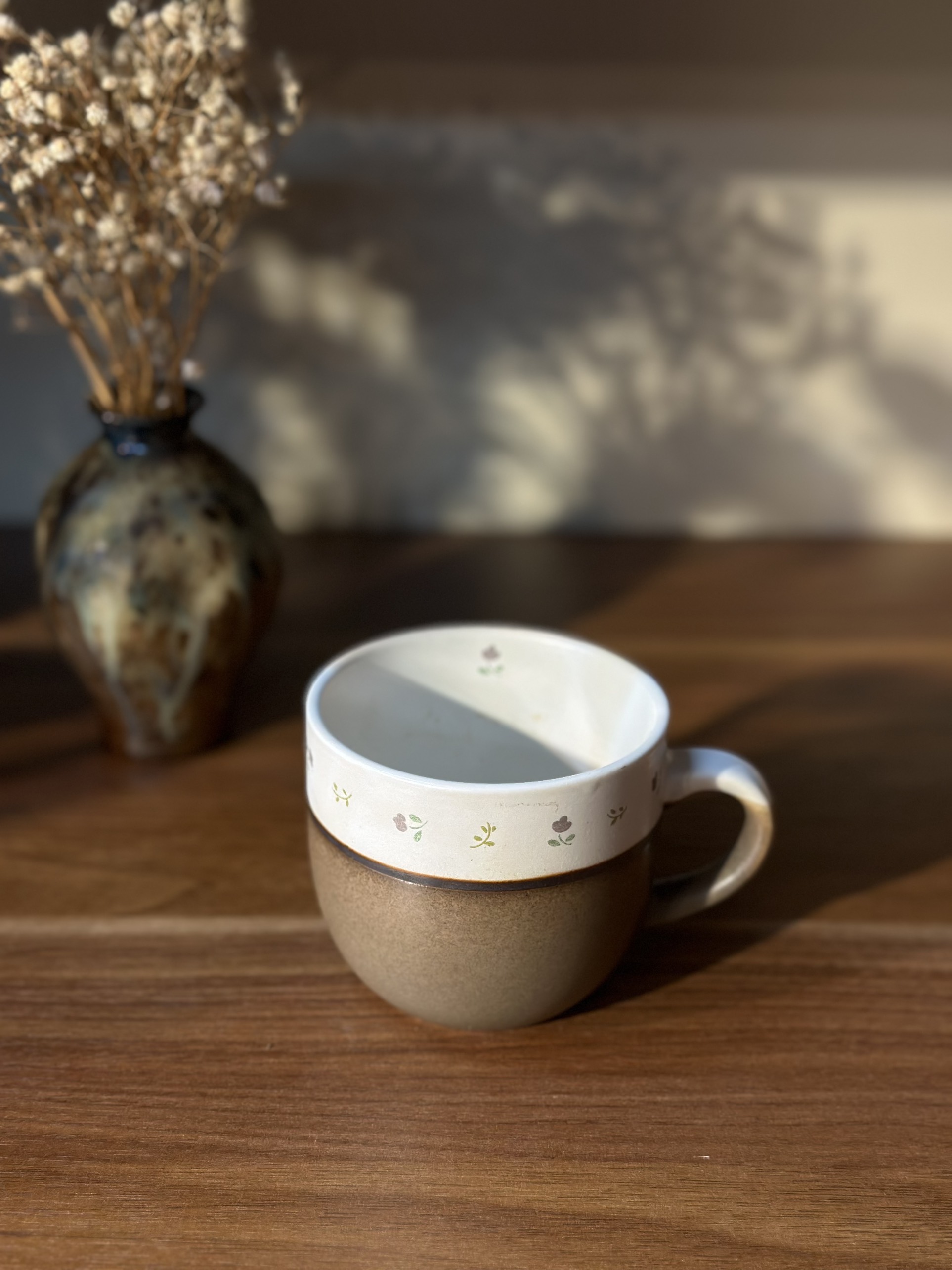 Cốc mộc nâu viền hoa