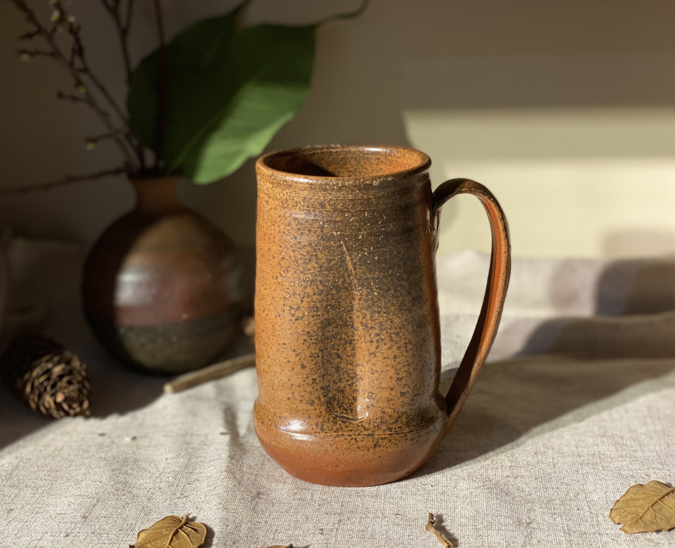 Cốc mộc vuốt tay nghệ nhân triện khắc chìm