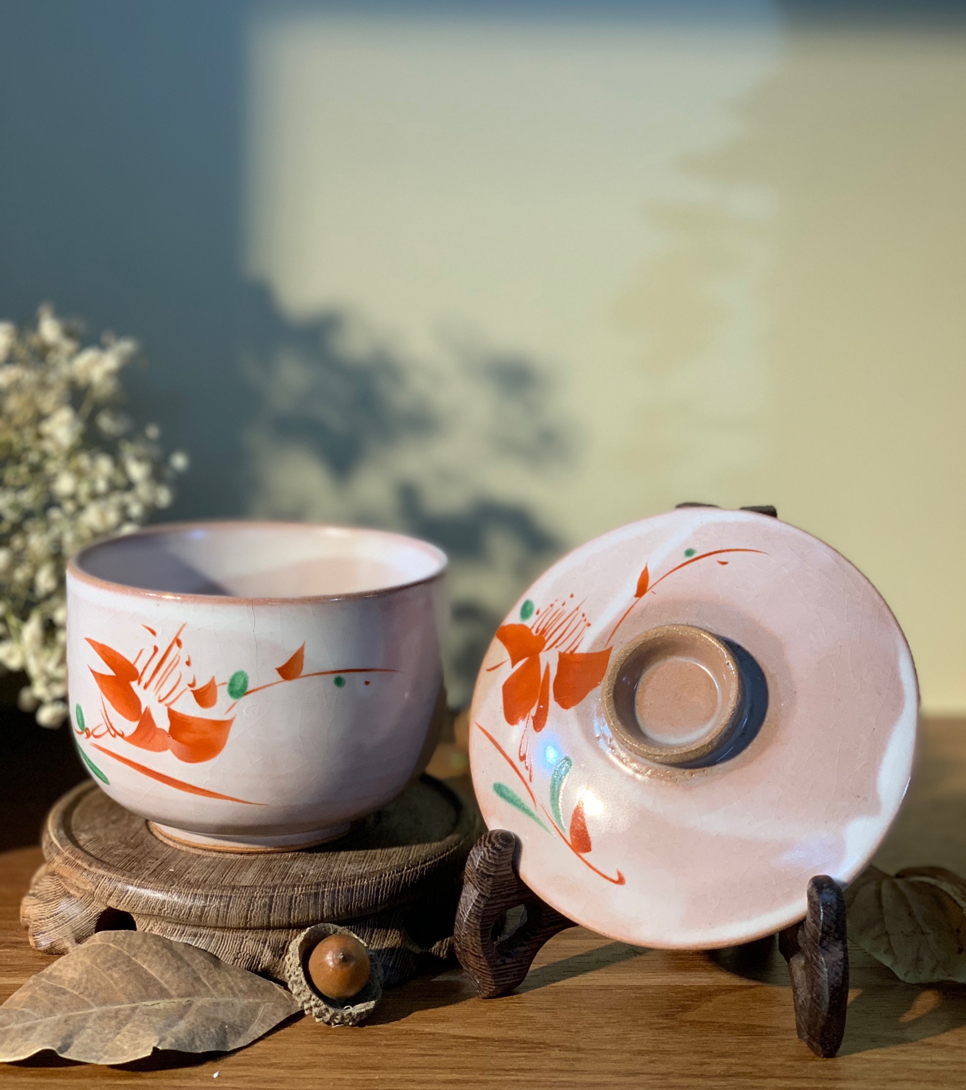 Thố Kyo có nắp tráng men hồng loang