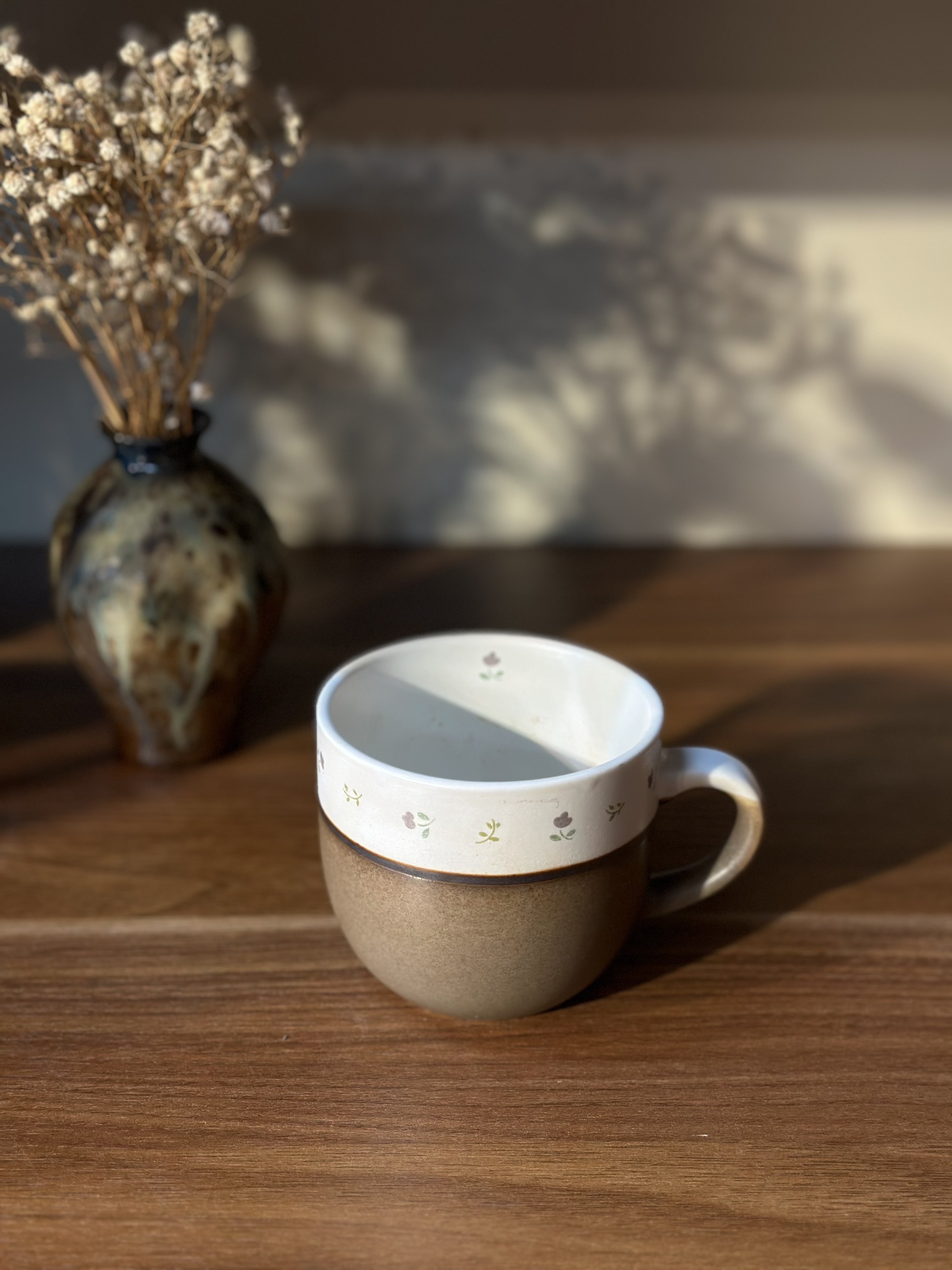 Cốc mộc nâu viền hoa