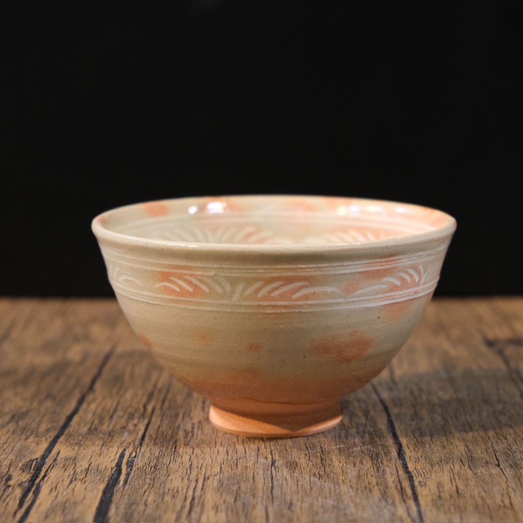 Chawan - Bát đánh matcha Mishima vẽ hoa cúc triện ký đáy