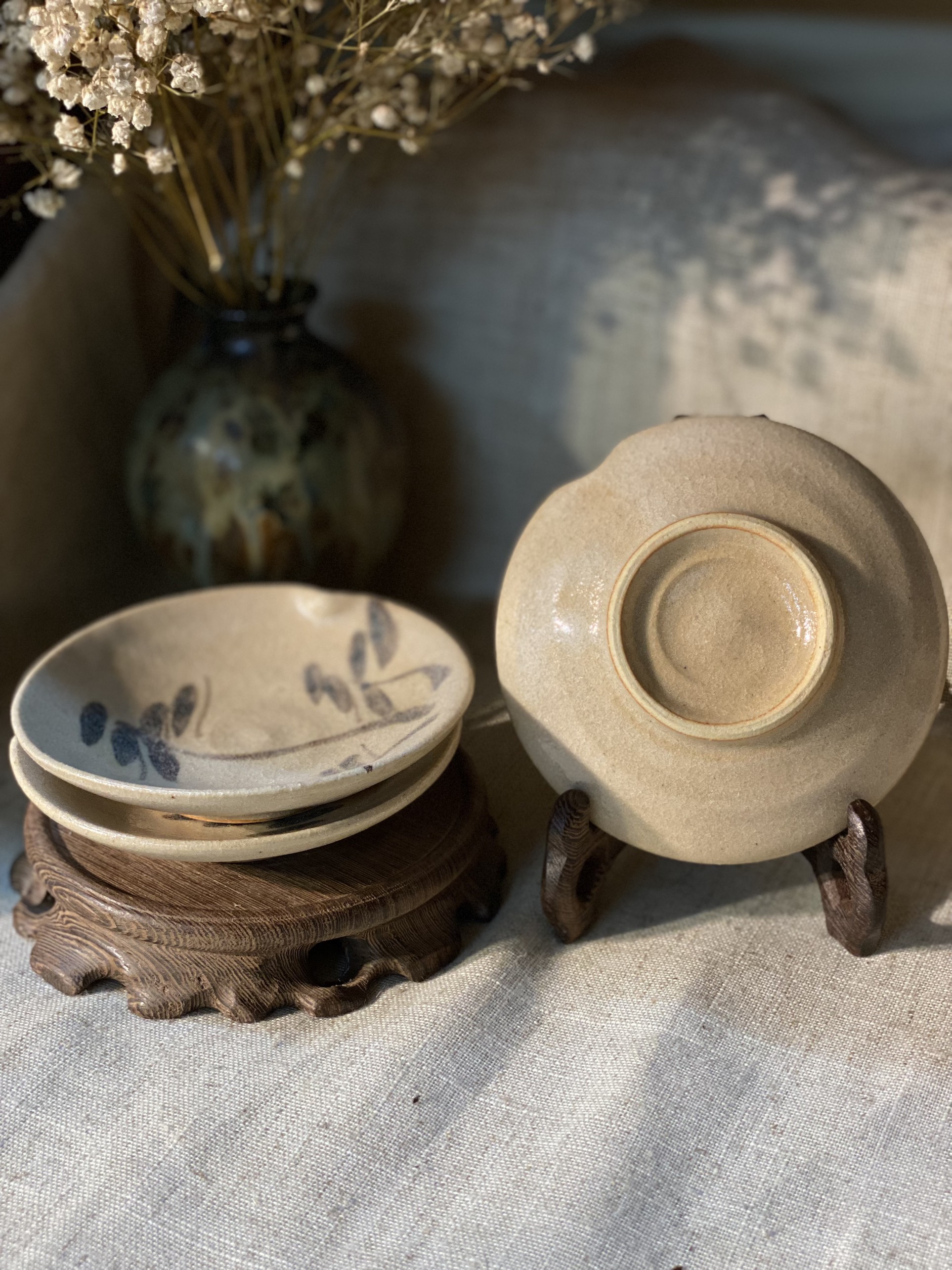 Đĩa chấm gốm mộc men rạn hình cây