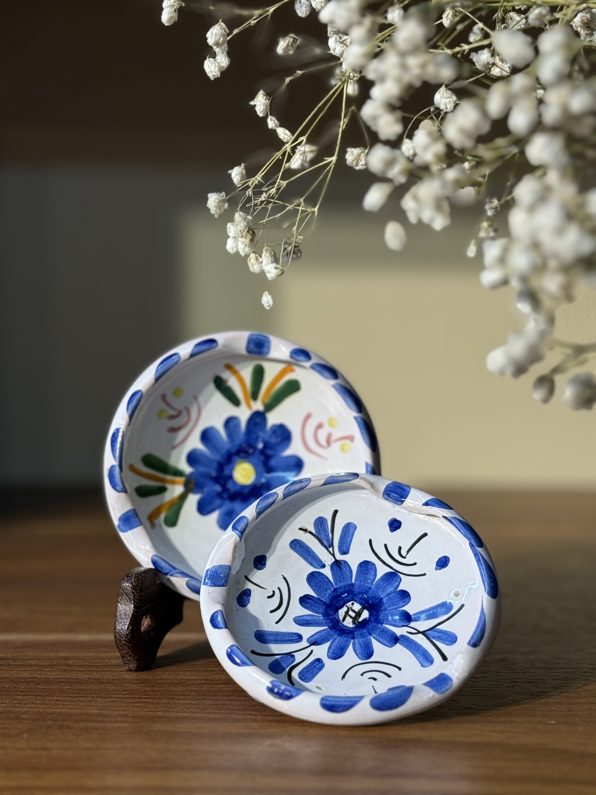 Đĩa chấm hoa cúc xanh lam