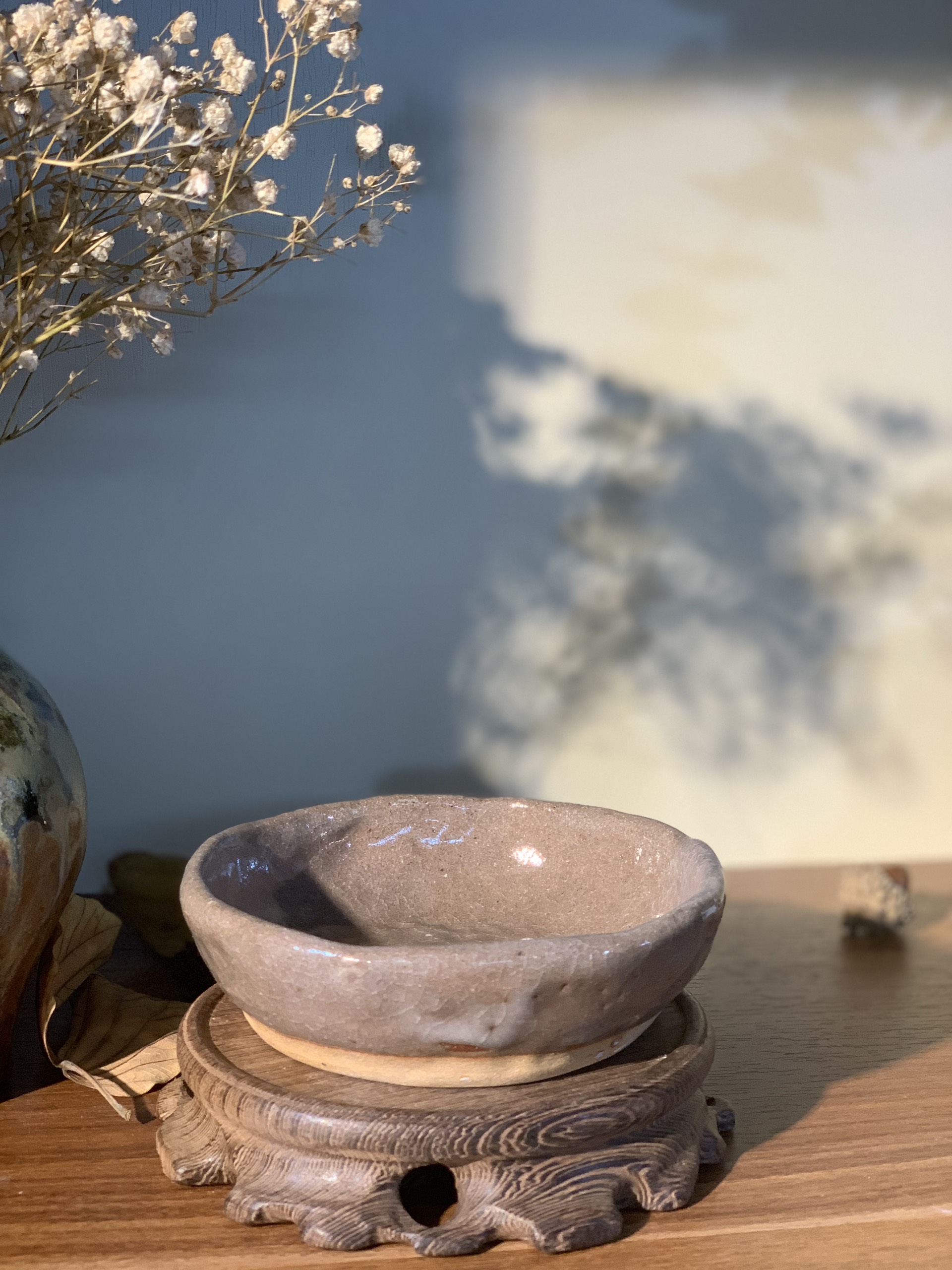 Đĩa mộc chấm sâu lòng men rạn cốt dày