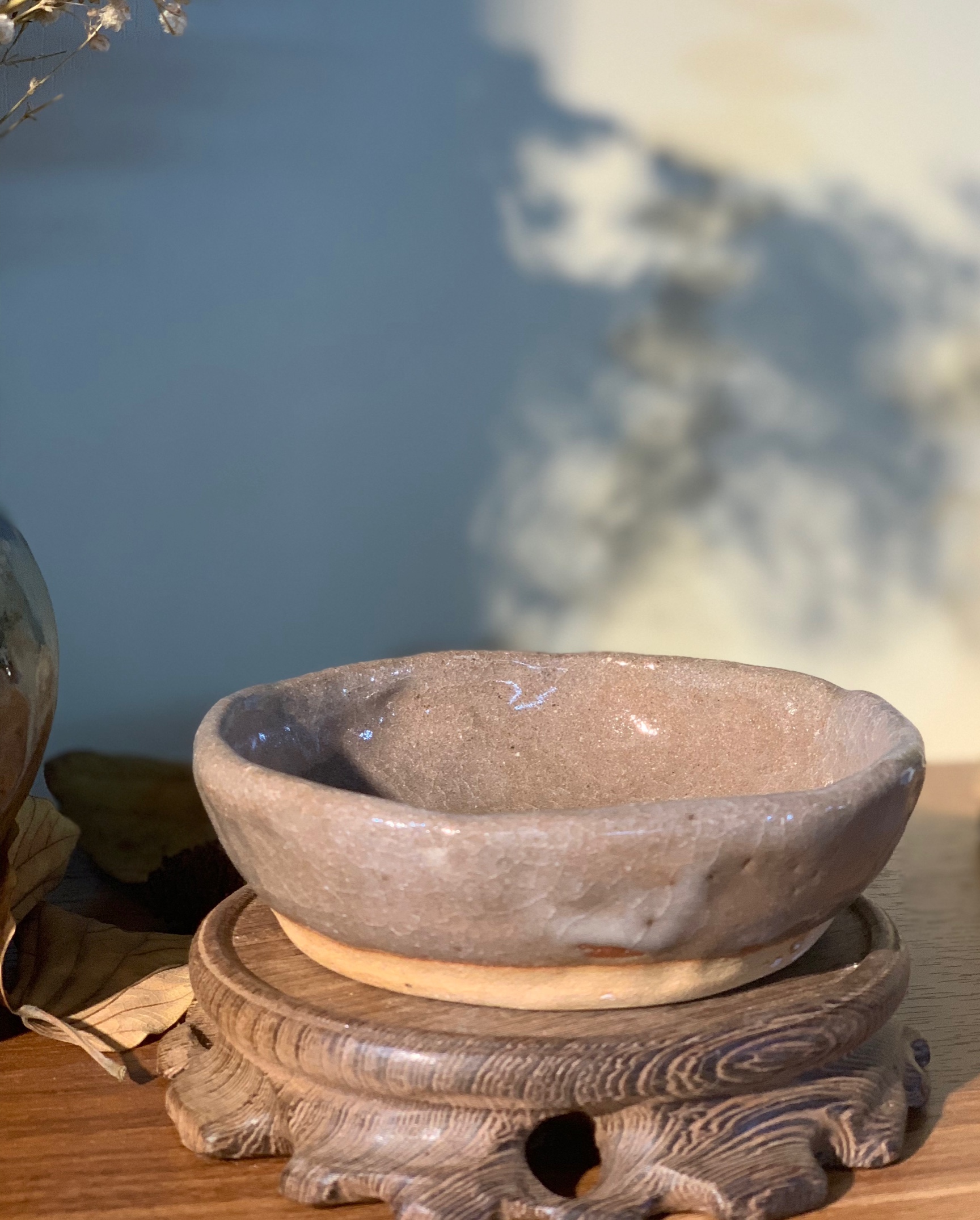 Đĩa mộc chấm sâu lòng men rạn cốt dày