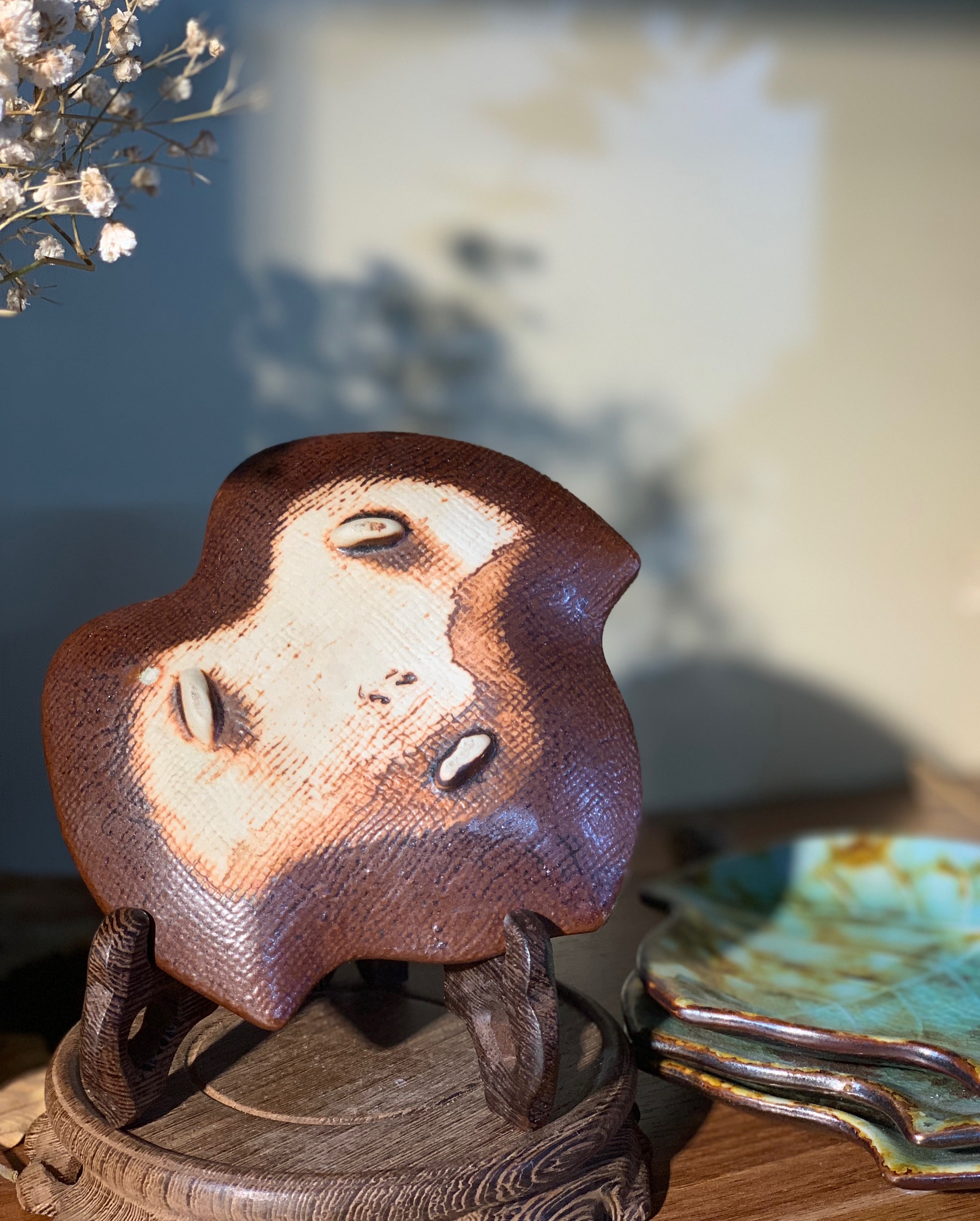 Đĩa mộc hình chiếc lá vệt nâu