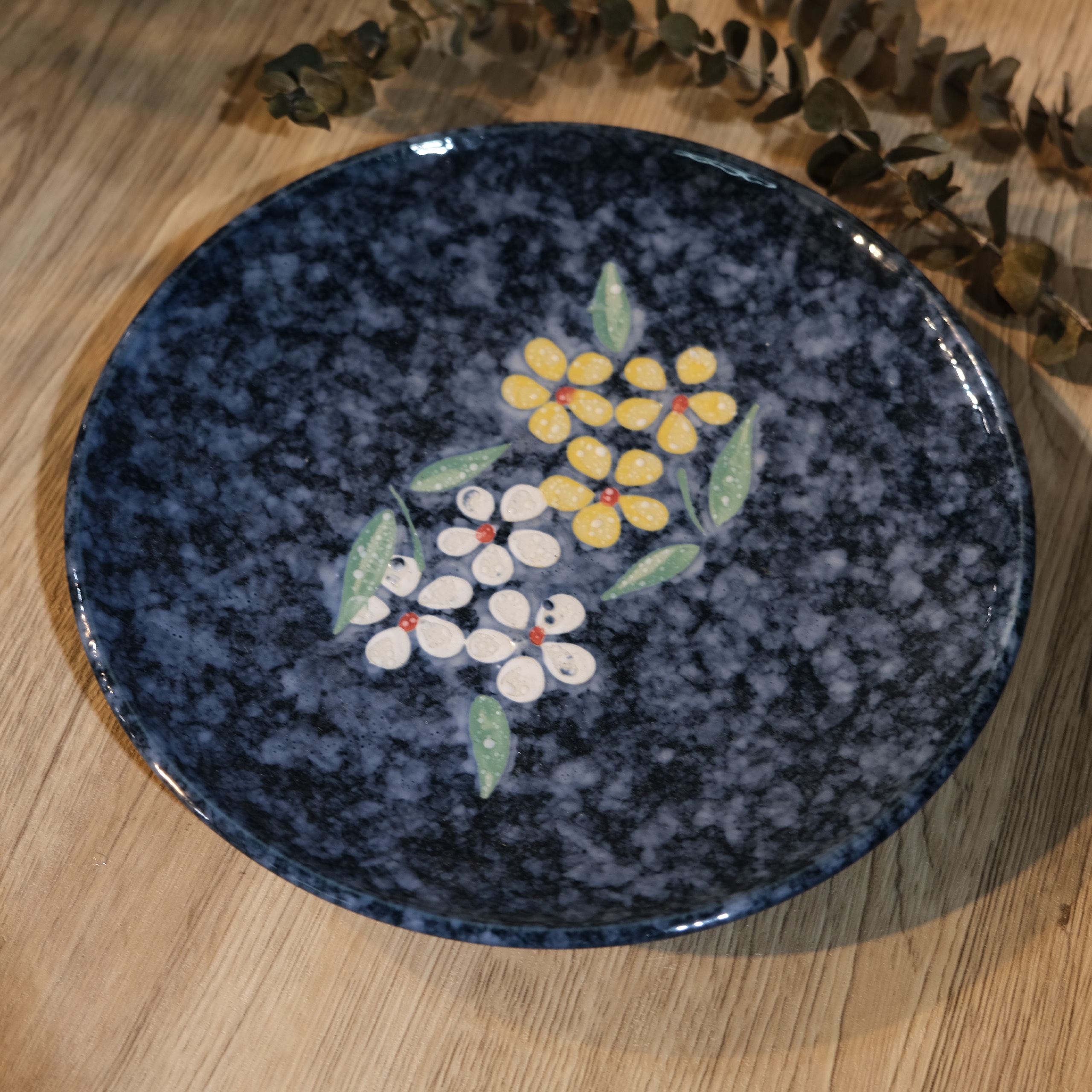 Đĩa mộc men đá lòng vẽ hoa