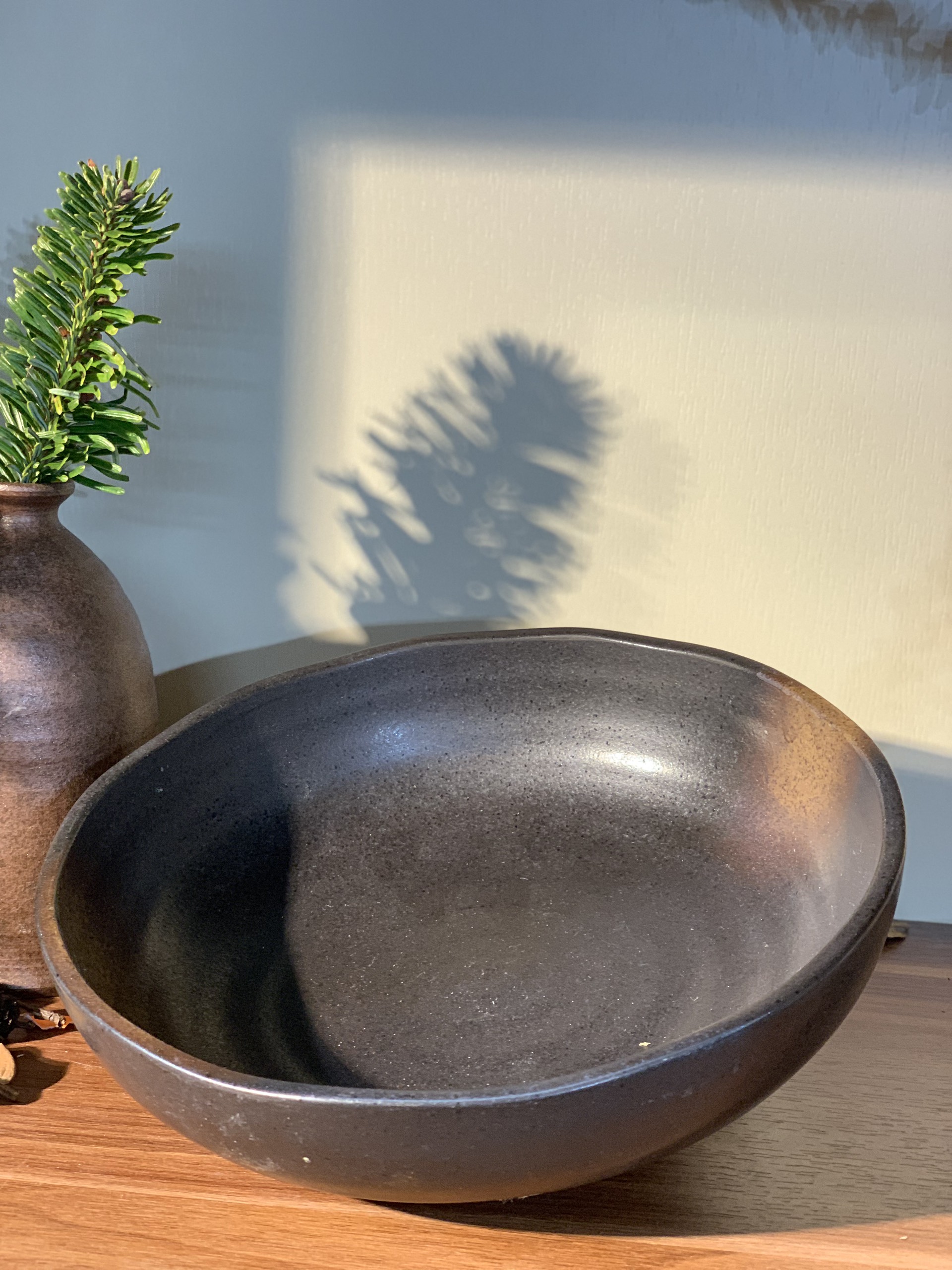 Đĩa sâu lòng chấm nâu đế trắng