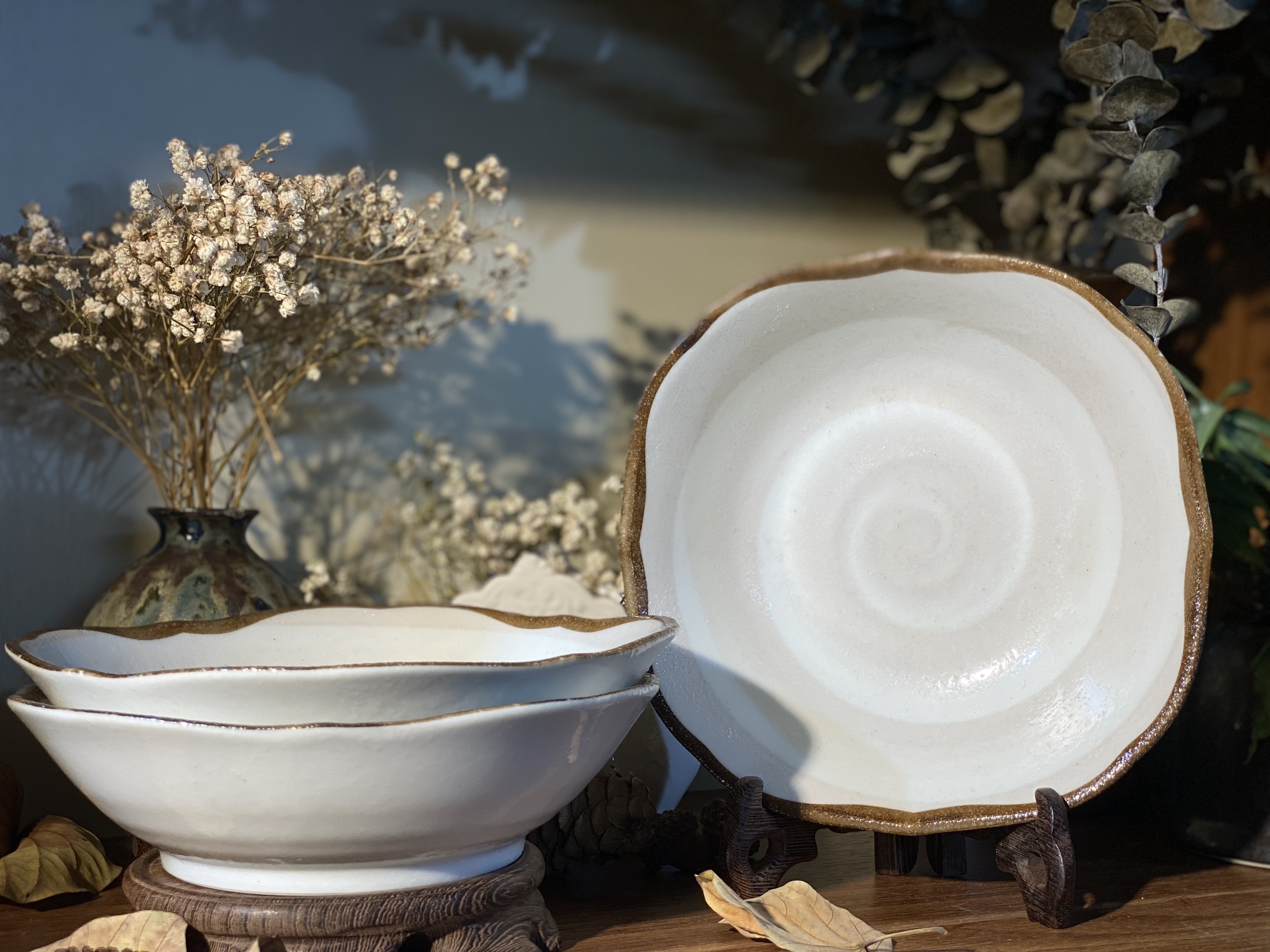 Đĩa sâu lòng vuông viền nâu xoáy hồng sữa