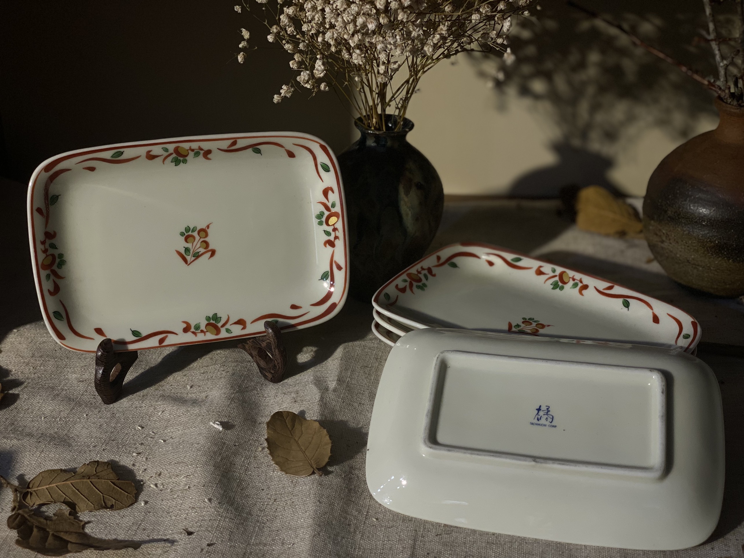 Đĩa tráng men Nhật Bản Tachikichi hoạ tiết Tam Thái