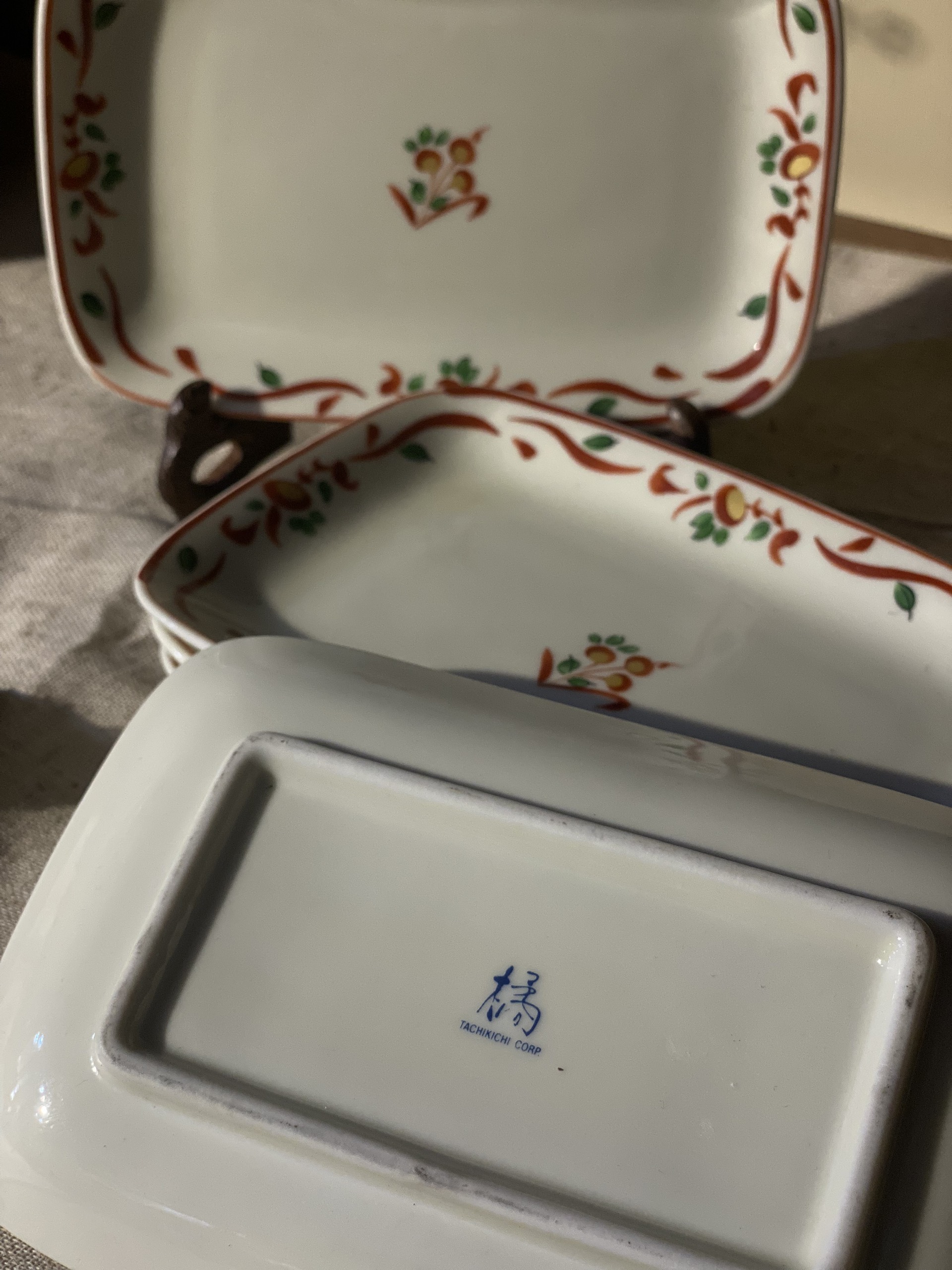 Đĩa tráng men Nhật Bản Tachikichi hoạ tiết Tam Thái