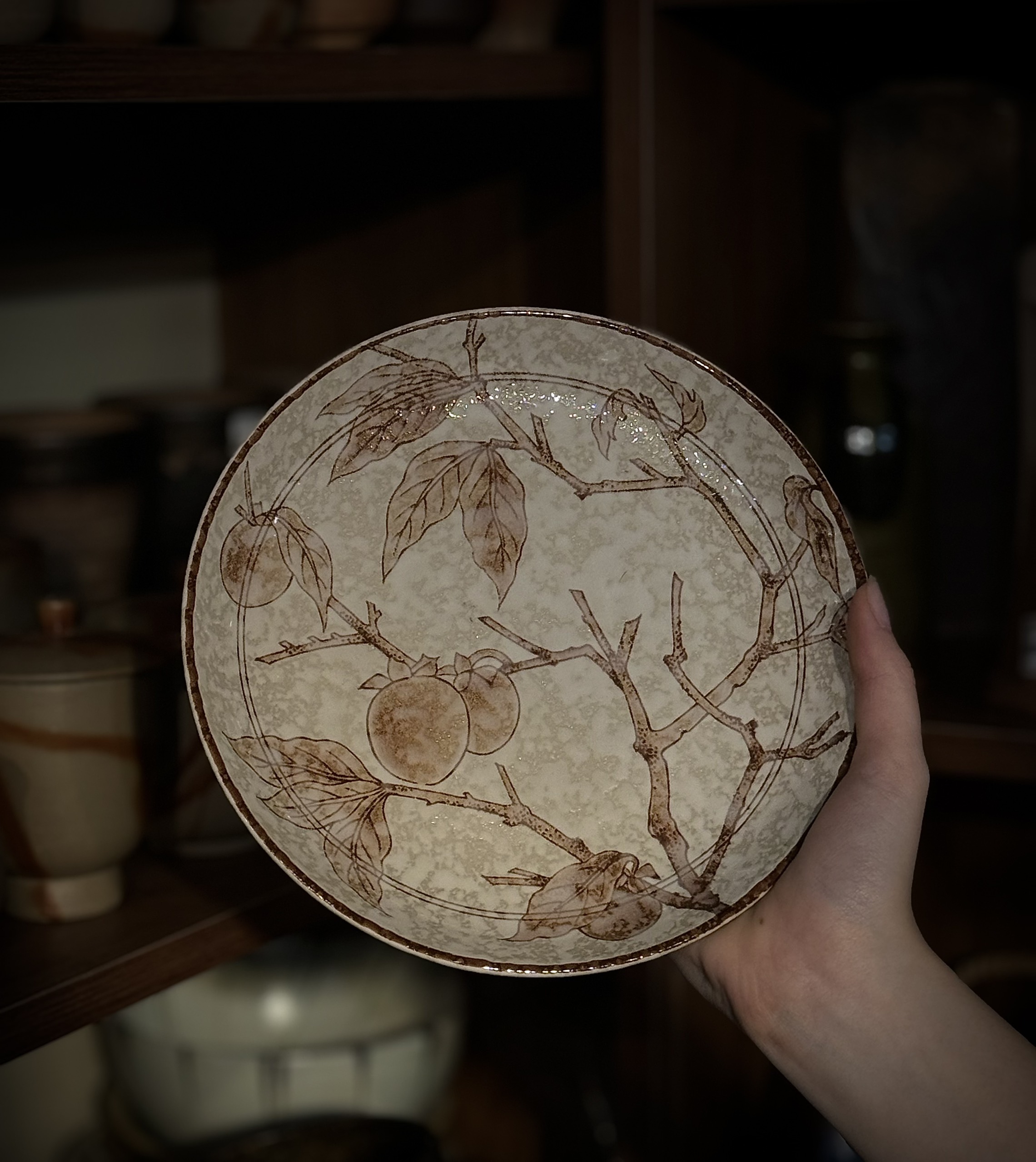 Đĩa nâu họa tiết quả