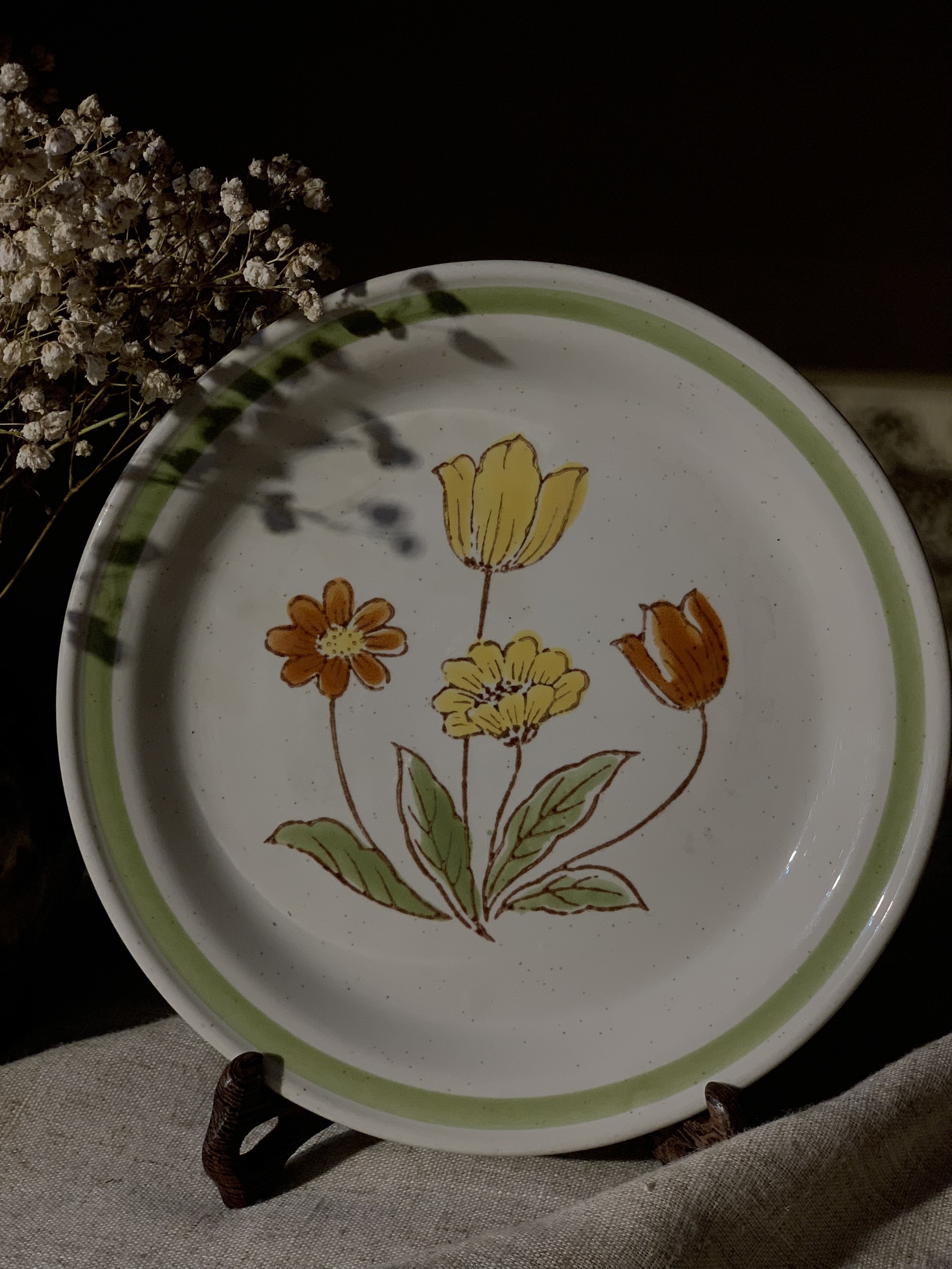 Đĩa vintage vẽ hoa viền xanh pastel