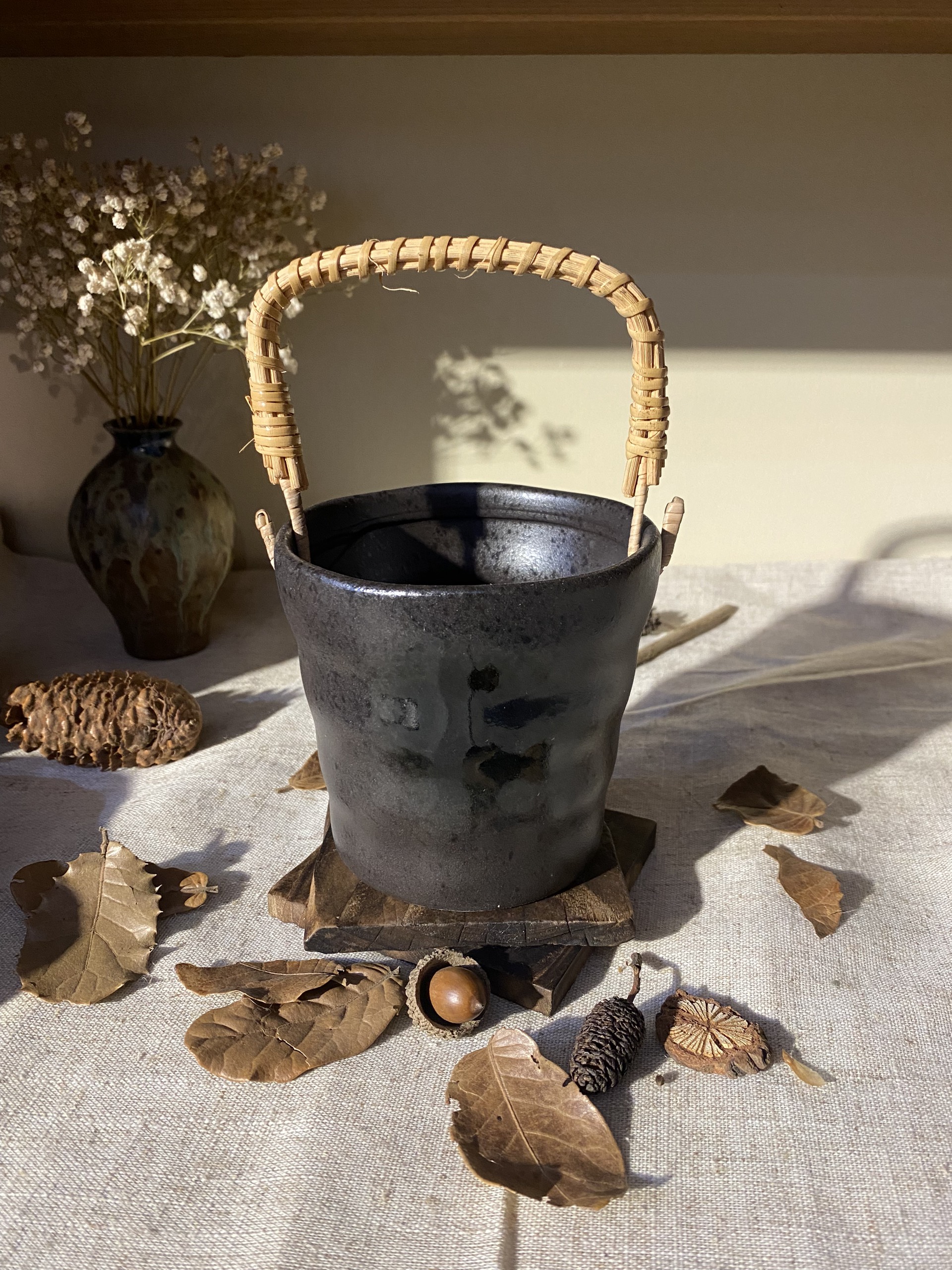 Giỏ mộc quai mây màu đen decor/xô đá/cắm hoa
