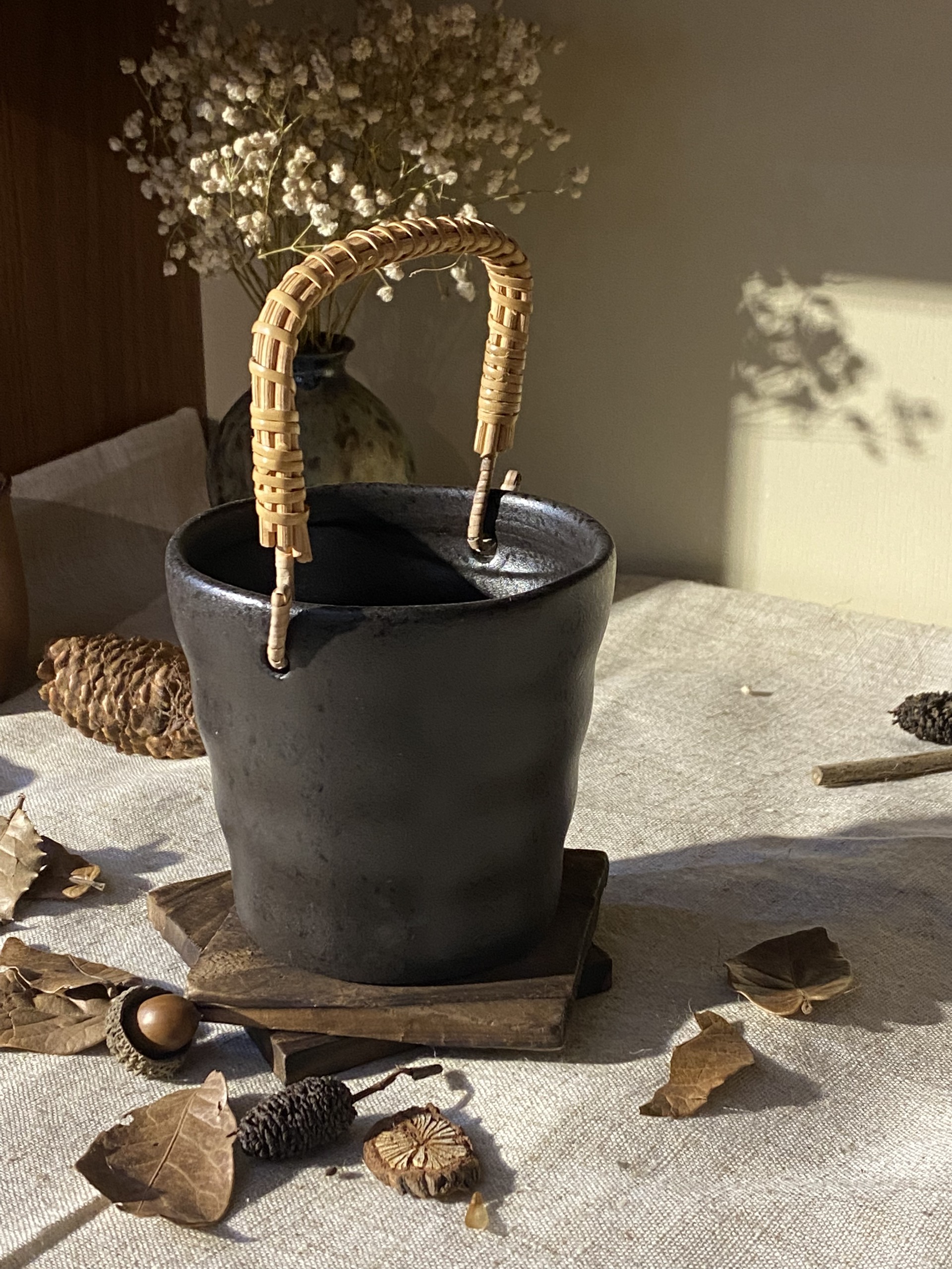 Giỏ mộc quai mây màu đen decor/xô đá/cắm hoa