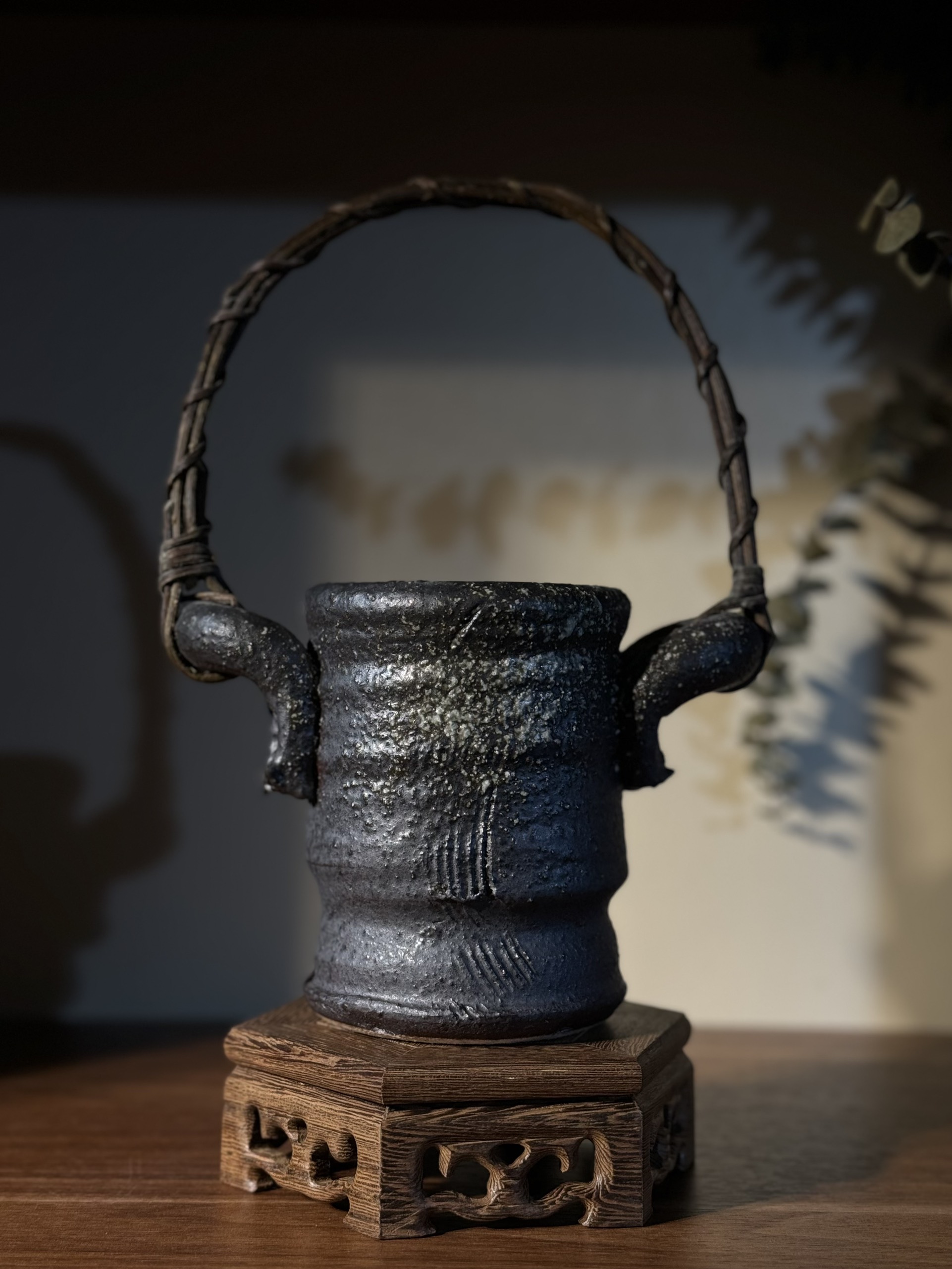 Giỏ hoa mộc cốt sỏi dày nặng quai mây Wabi Sabi