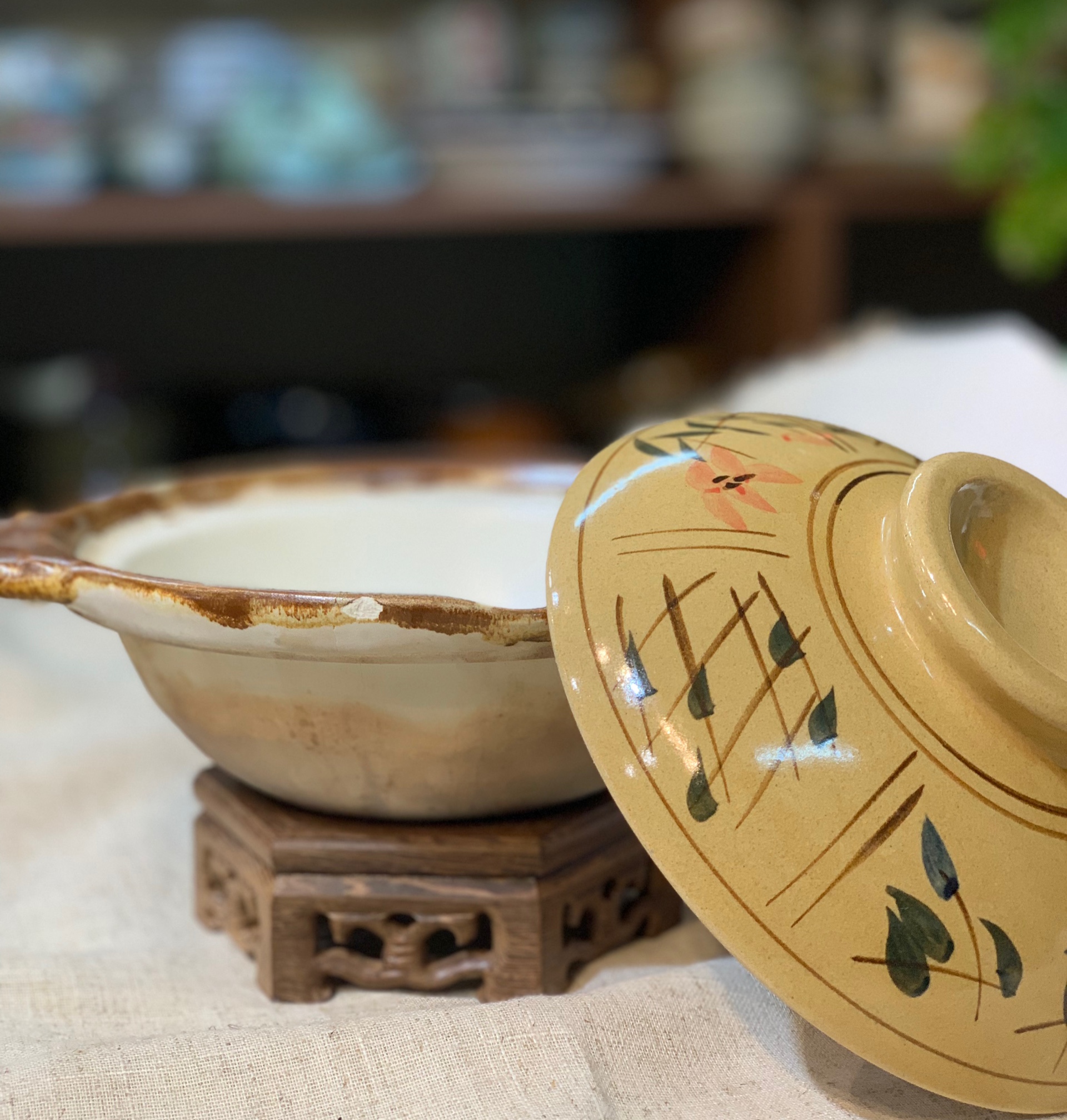 Niêu đất nung vẽ lá - LỖI
