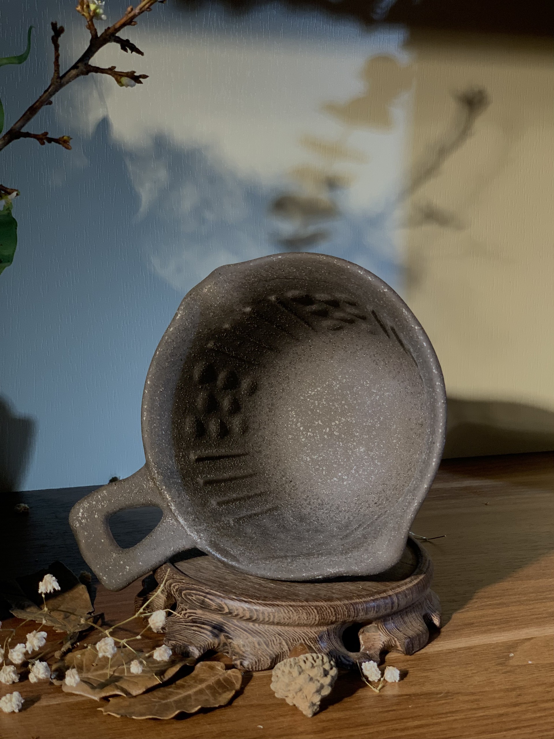 Quánh đất nung có miệng rót