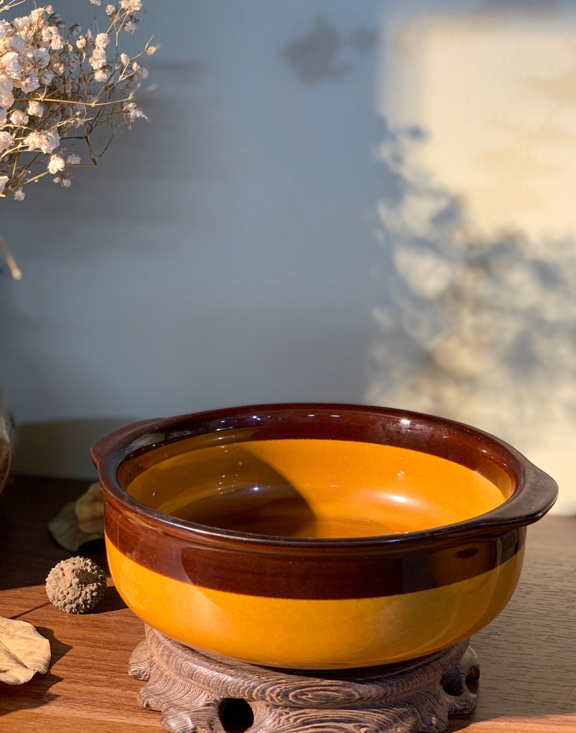 Thố men rạn viền nâu có tay cầm