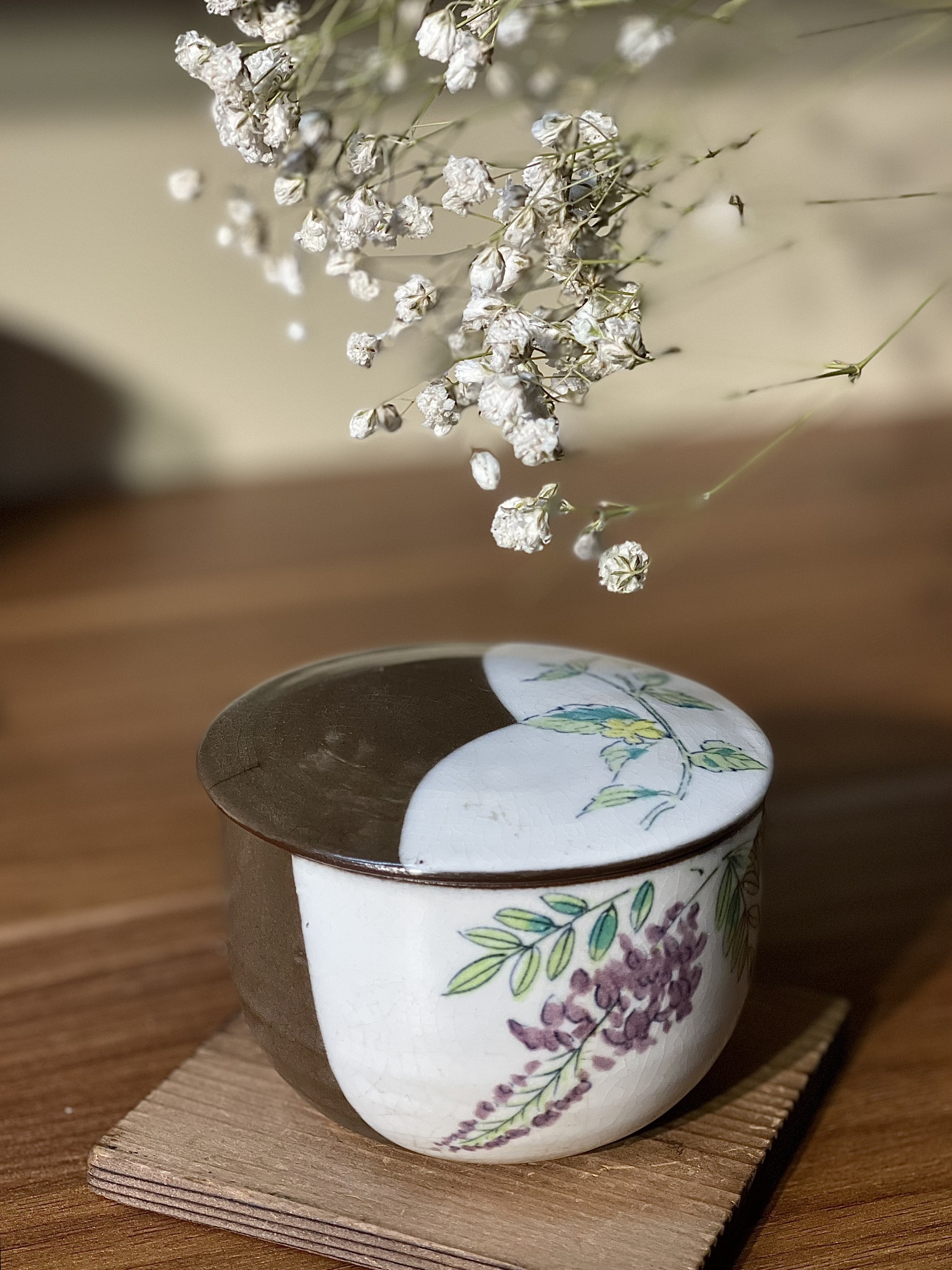 Thố mộc nâu sữa vẽ hoa có nắp