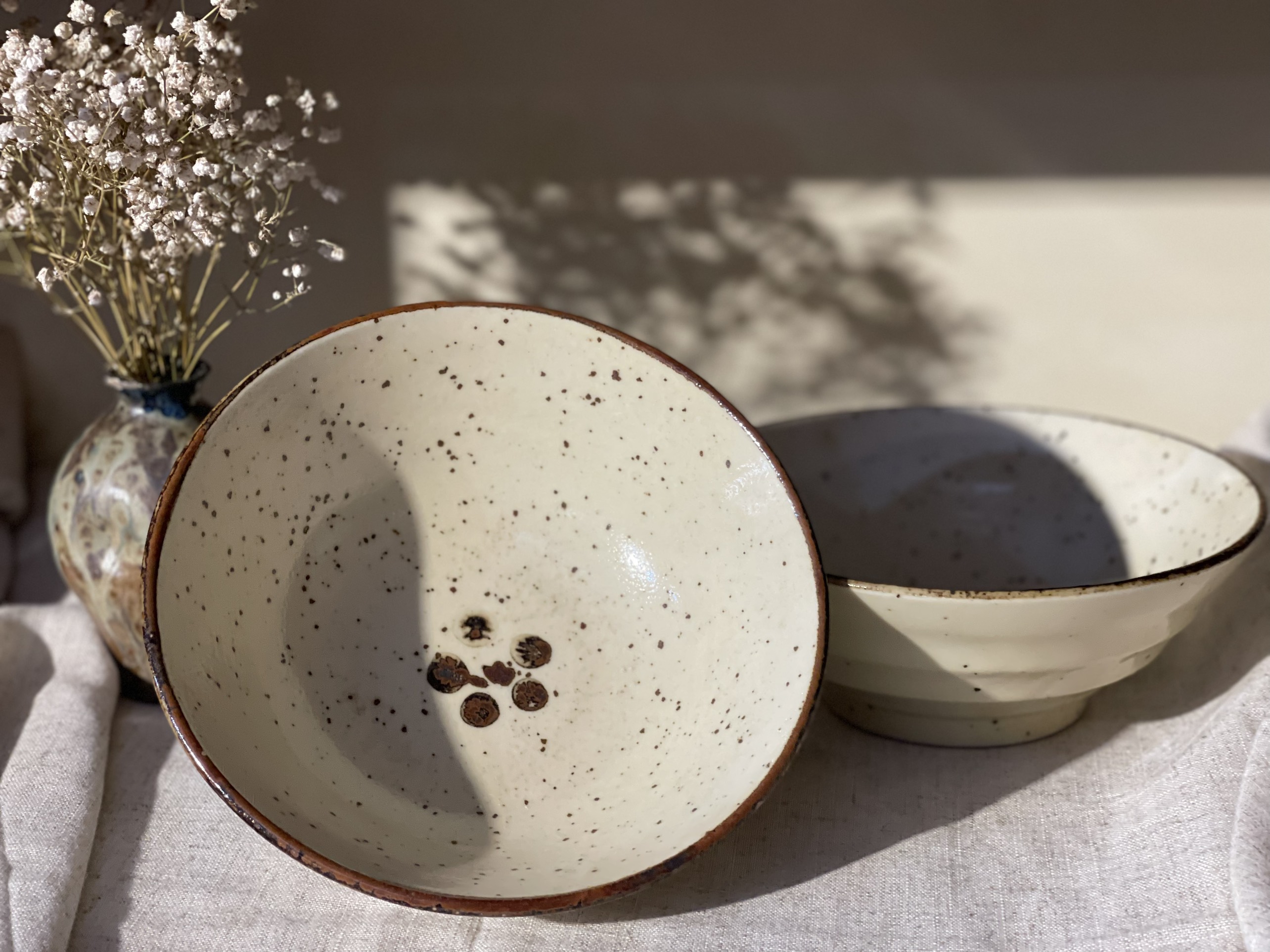 Tô mì Nhật Bản vintage men tiêu viền nâu