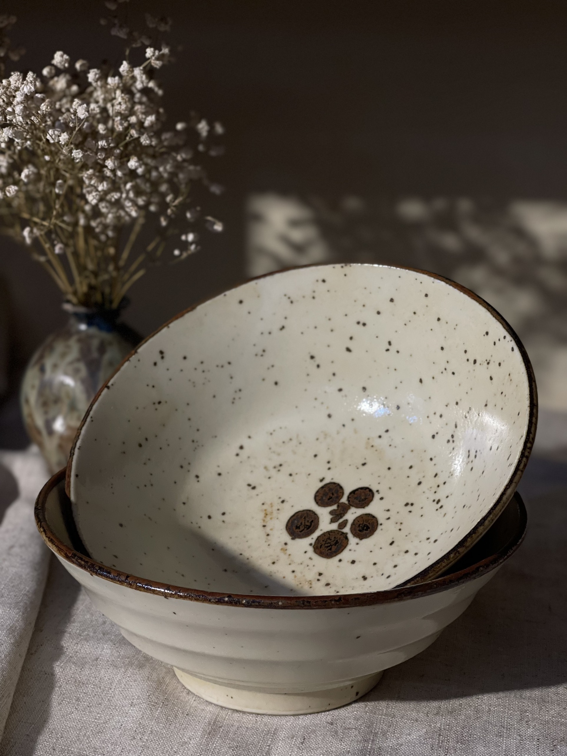 Tô mì Nhật Bản vintage men tiêu viền nâu