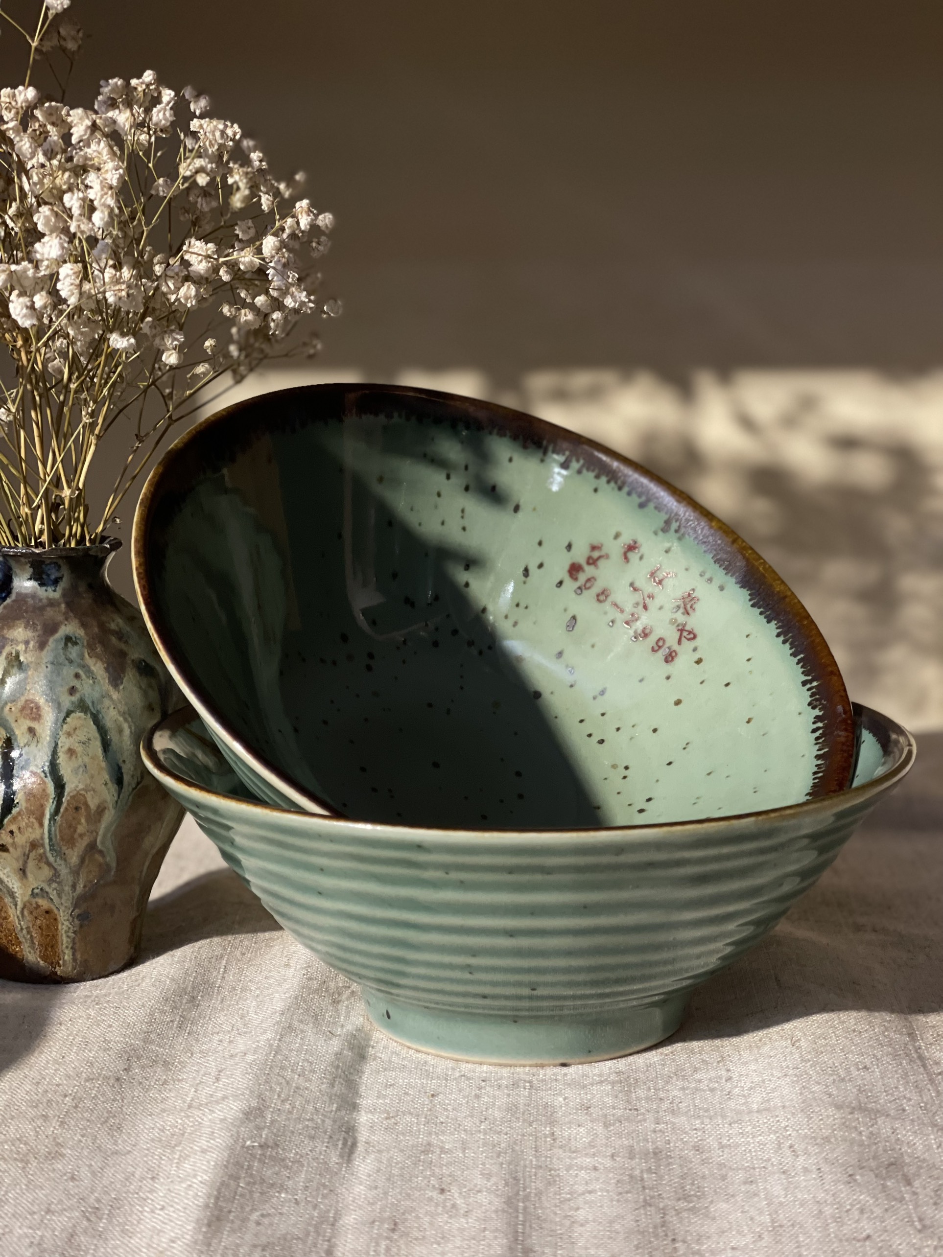 Tô mì Nhật màu xanh rêu vẽ trúc chấm tiêu vintage viền nâu ánh xà cừ