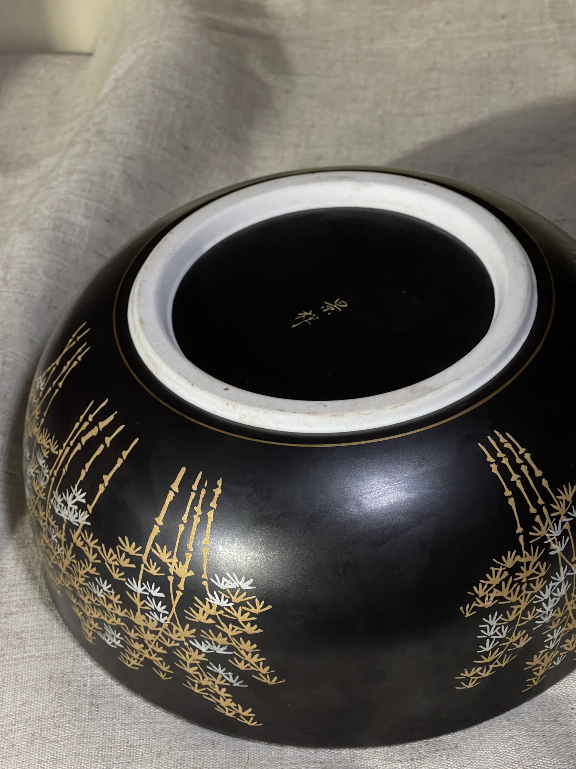 Tô ngũ sắc đen vẽ trúc vàng