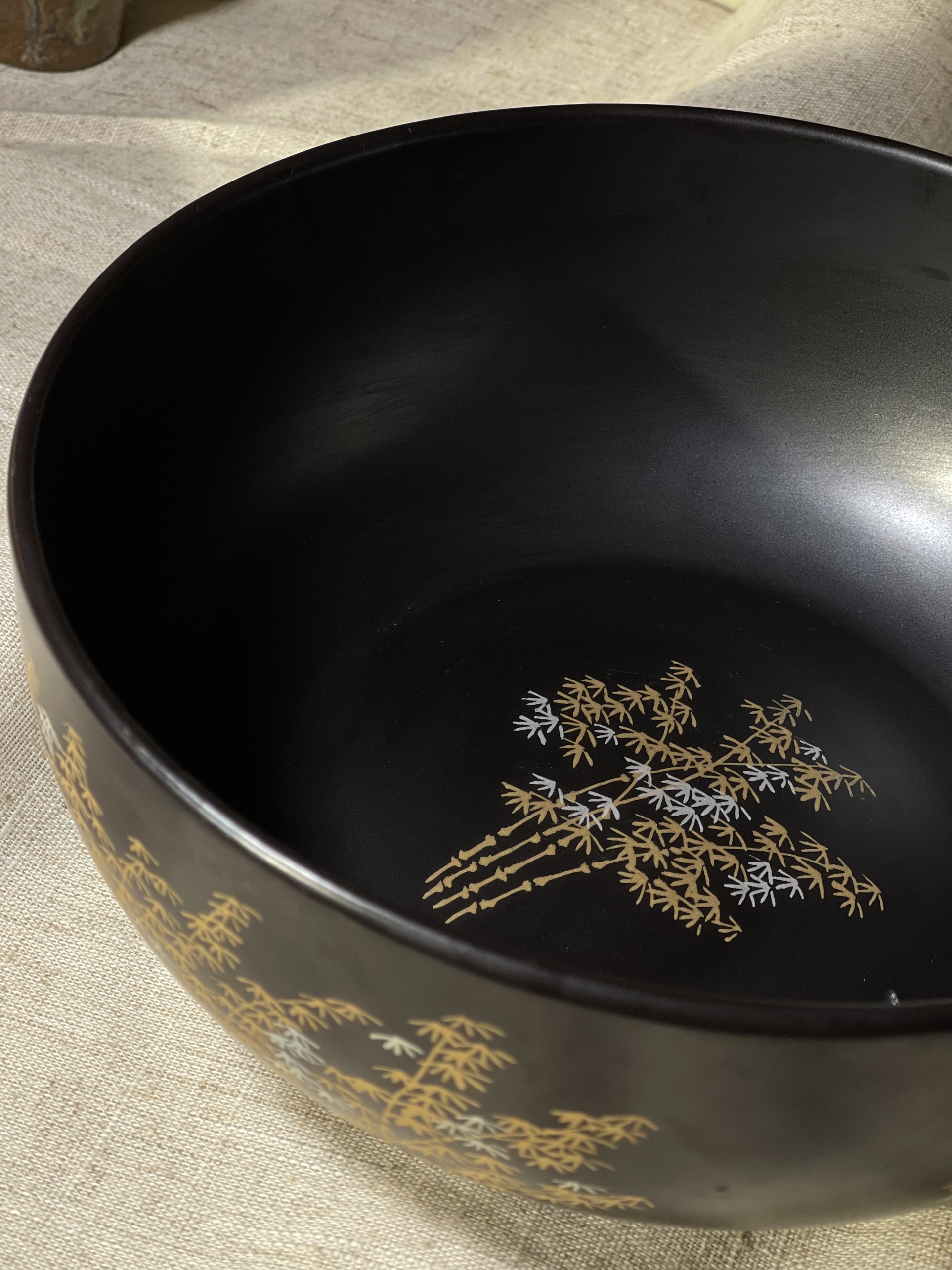 Tô ngũ sắc đen vẽ trúc vàng