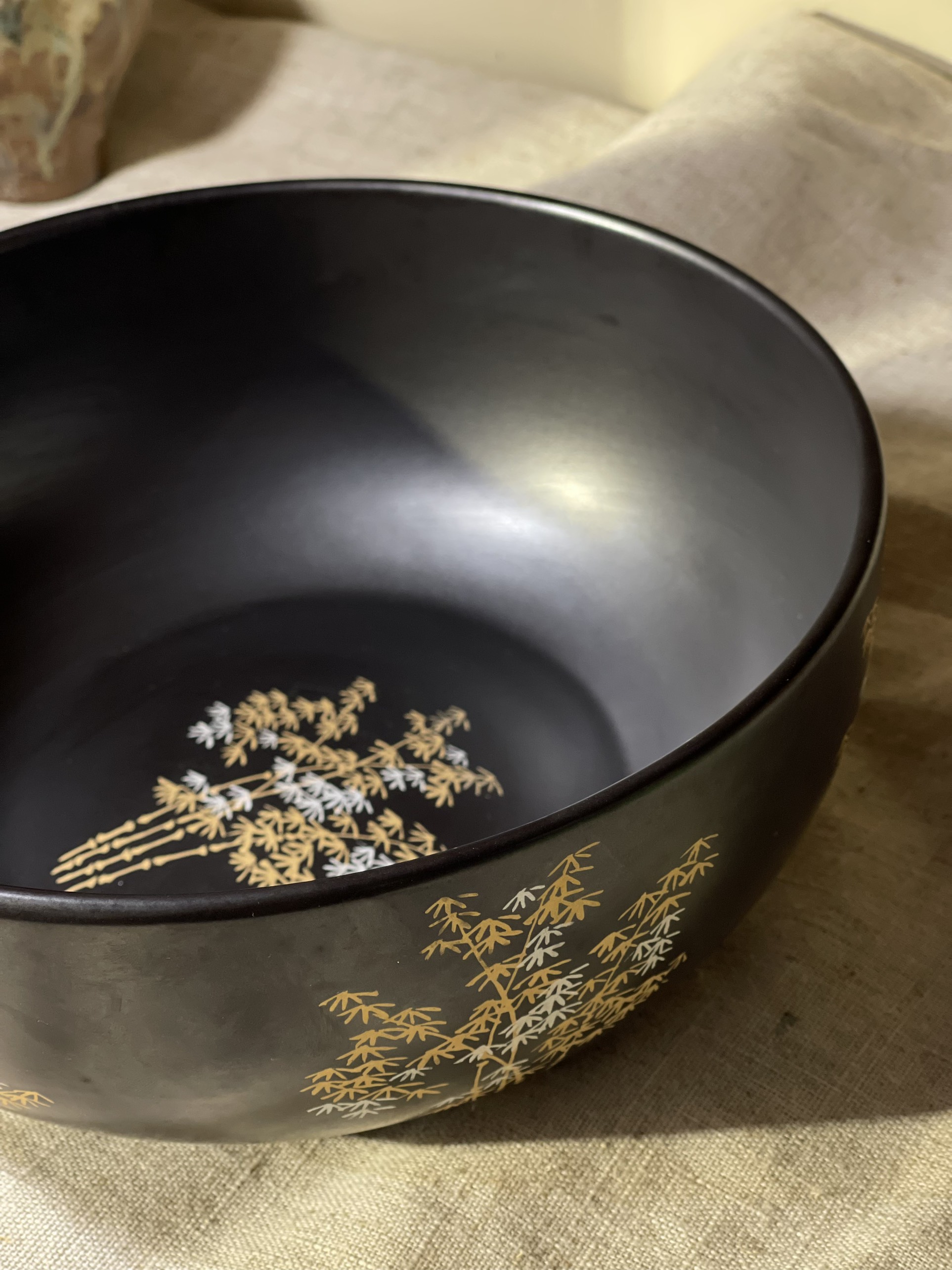 Tô ngũ sắc đen vẽ trúc vàng