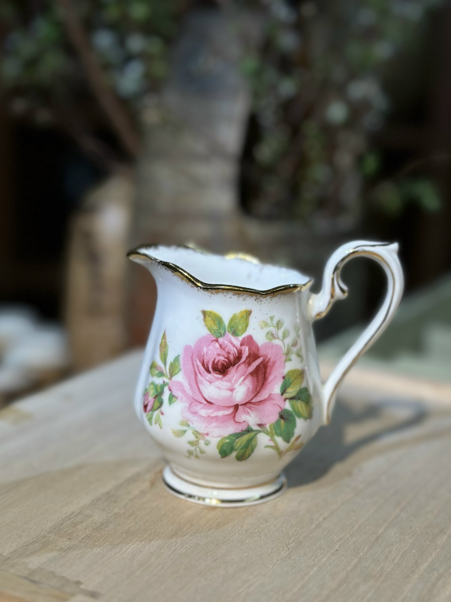 hũ rót đường vẽ hoa viền vàng