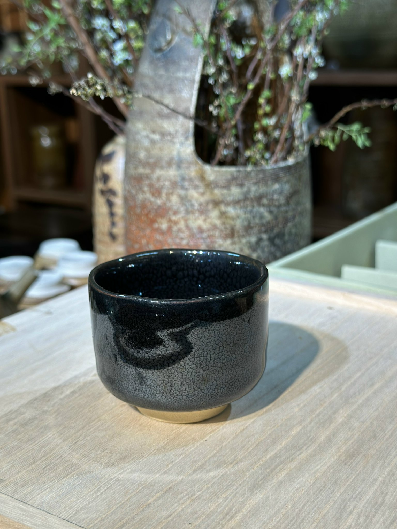 chén mộc đen tuyền