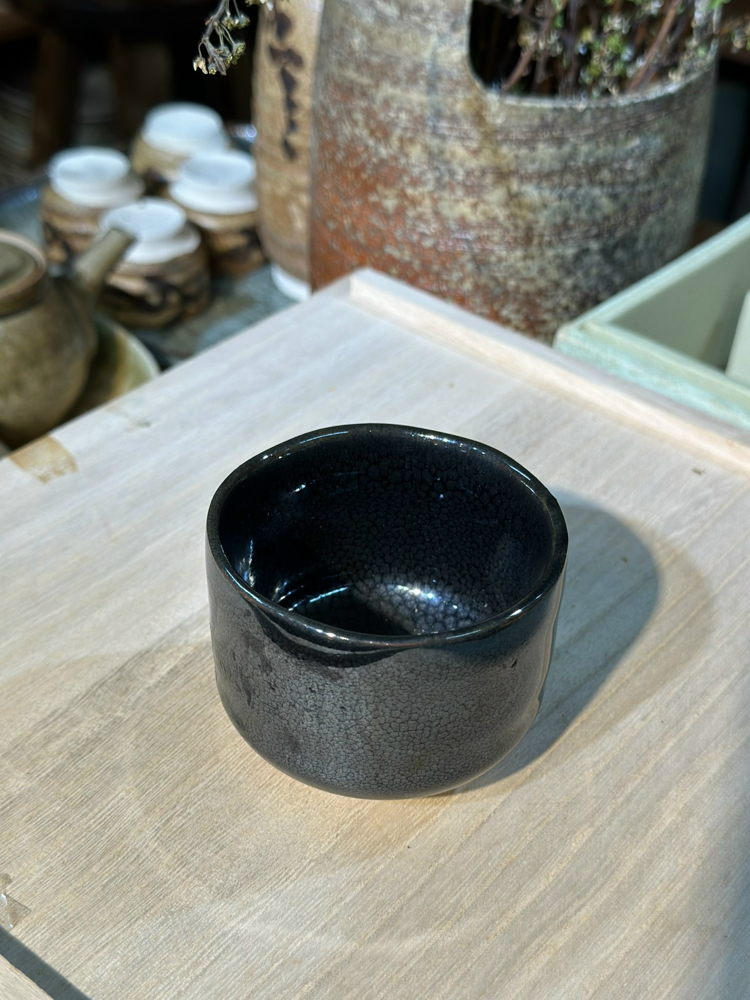 chén mộc đen tuyền