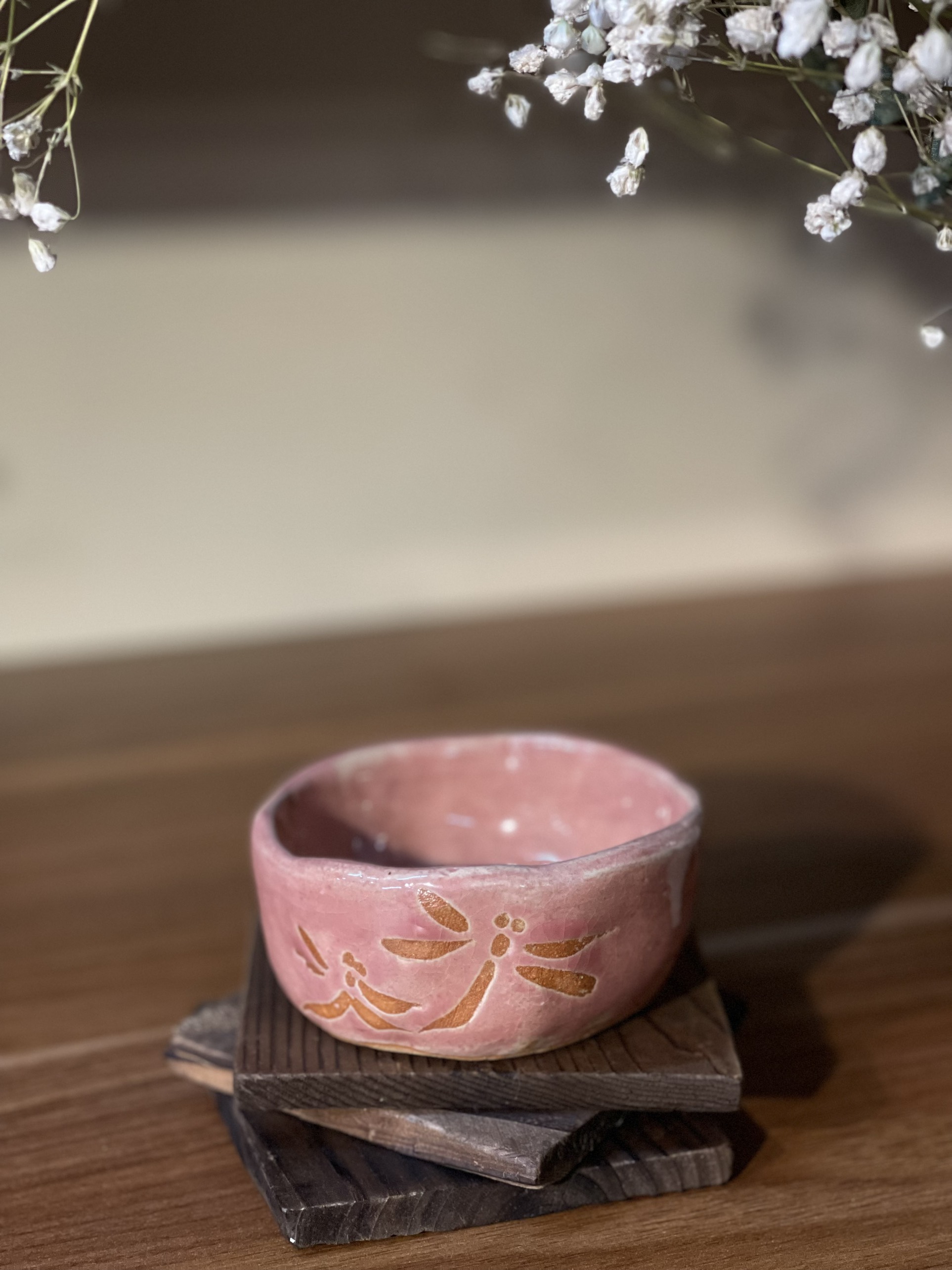 Chén trà loang hồng