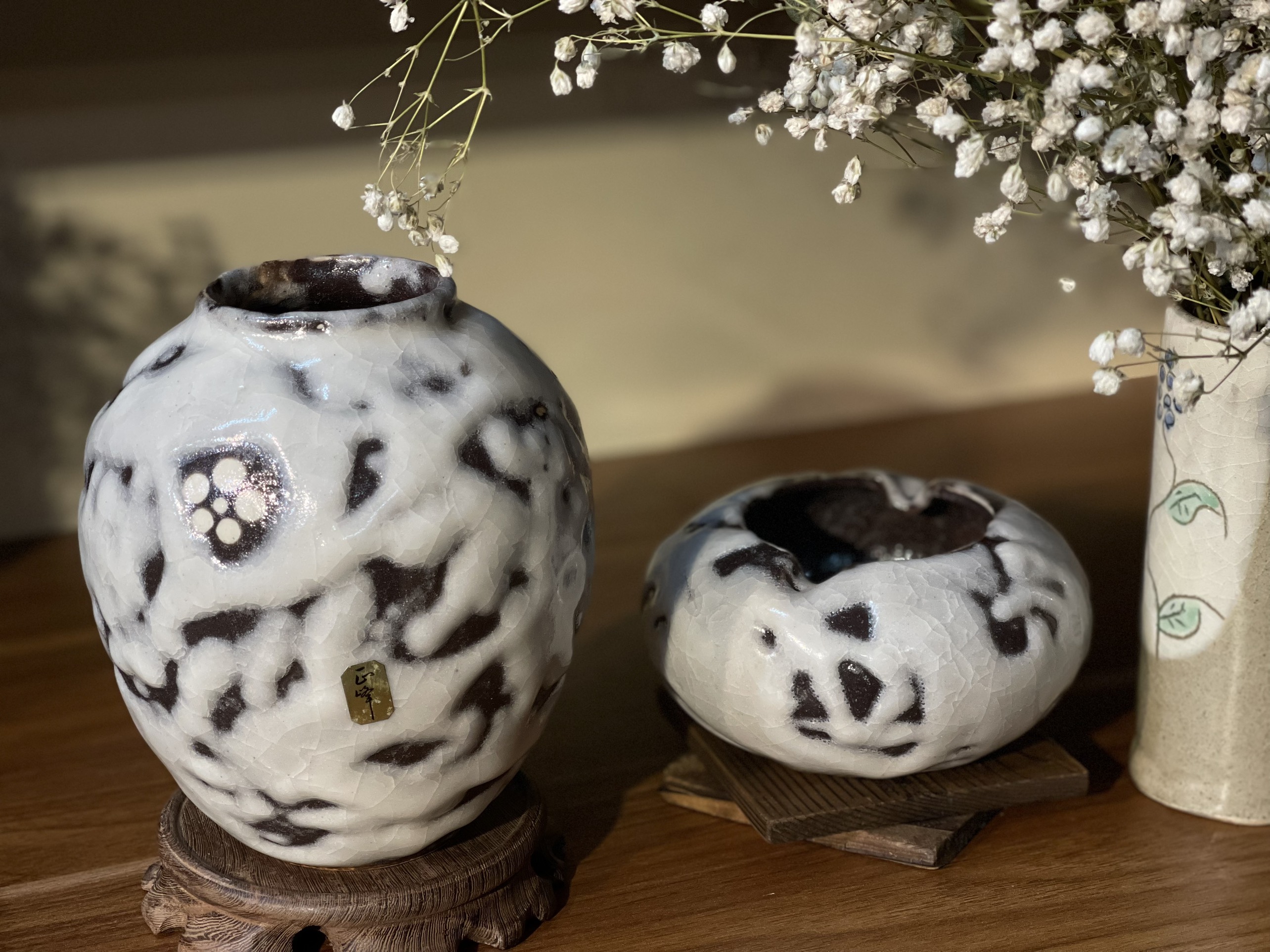 Bộ bình hoa và gạt tàn men sữa hoa đào Hagiyaki (nguyên hộp gỗ)