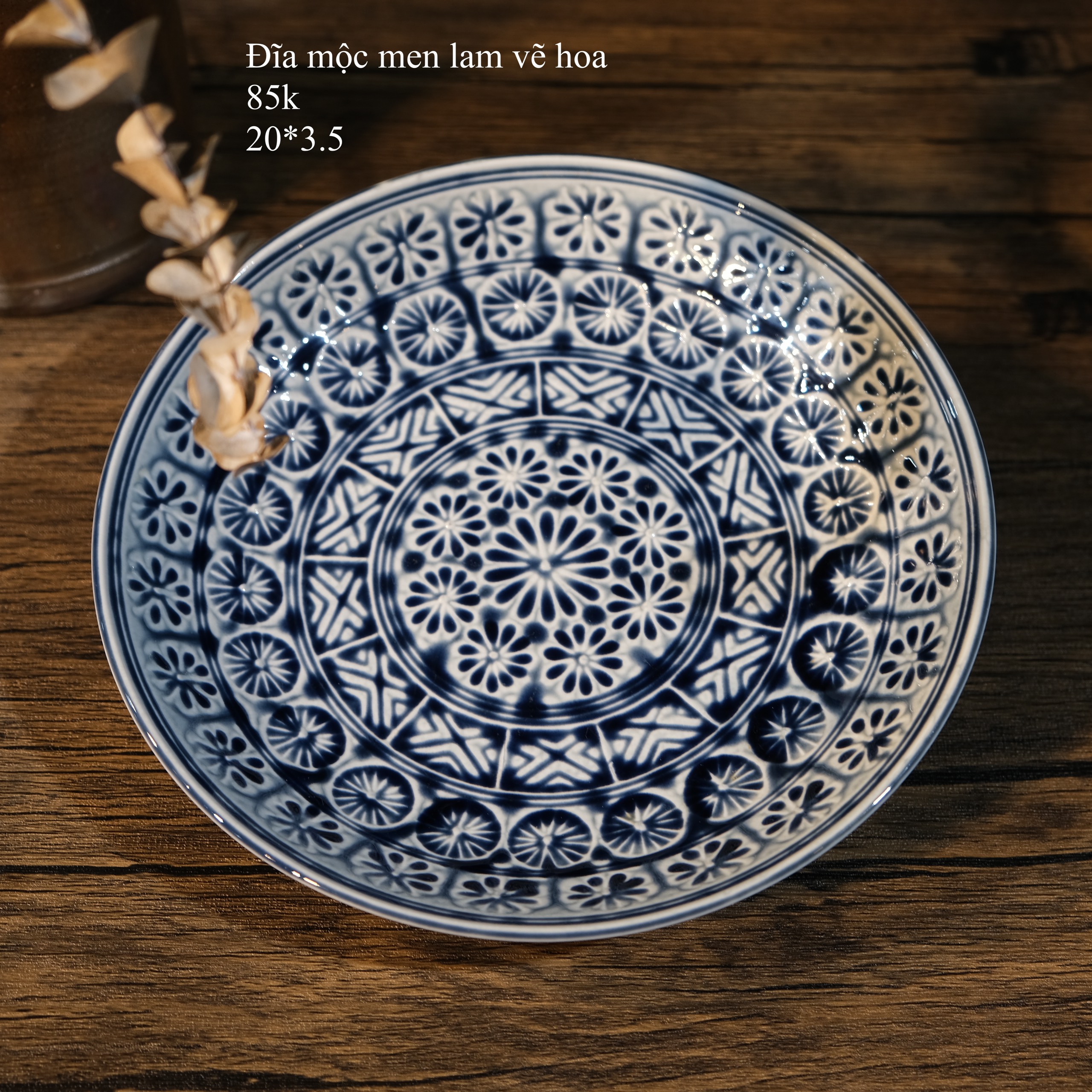 Đĩa mộc men lam vẽ hoa