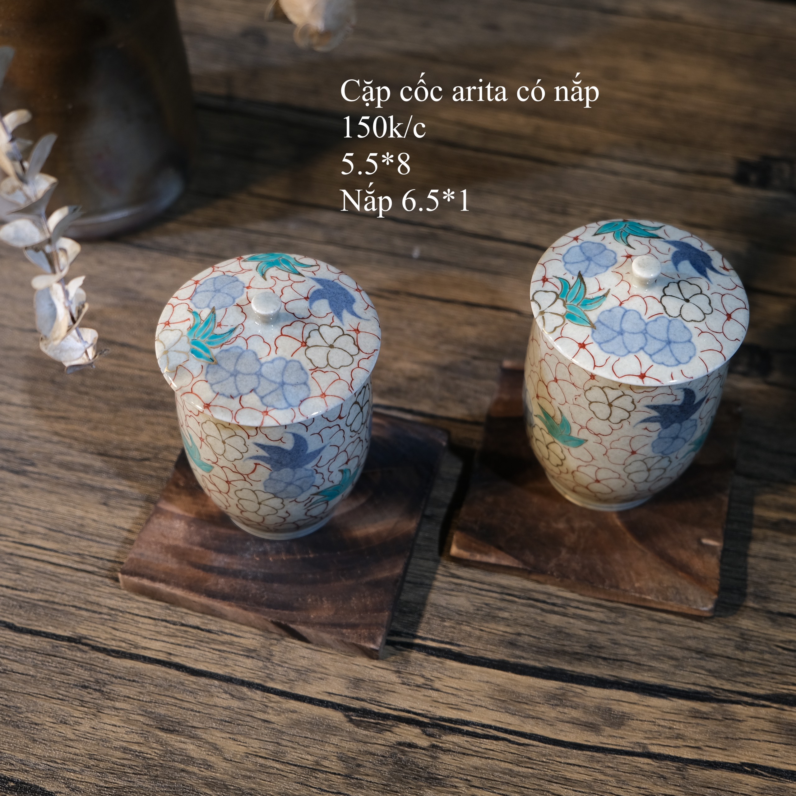 Cặp cốc Arita có nắp