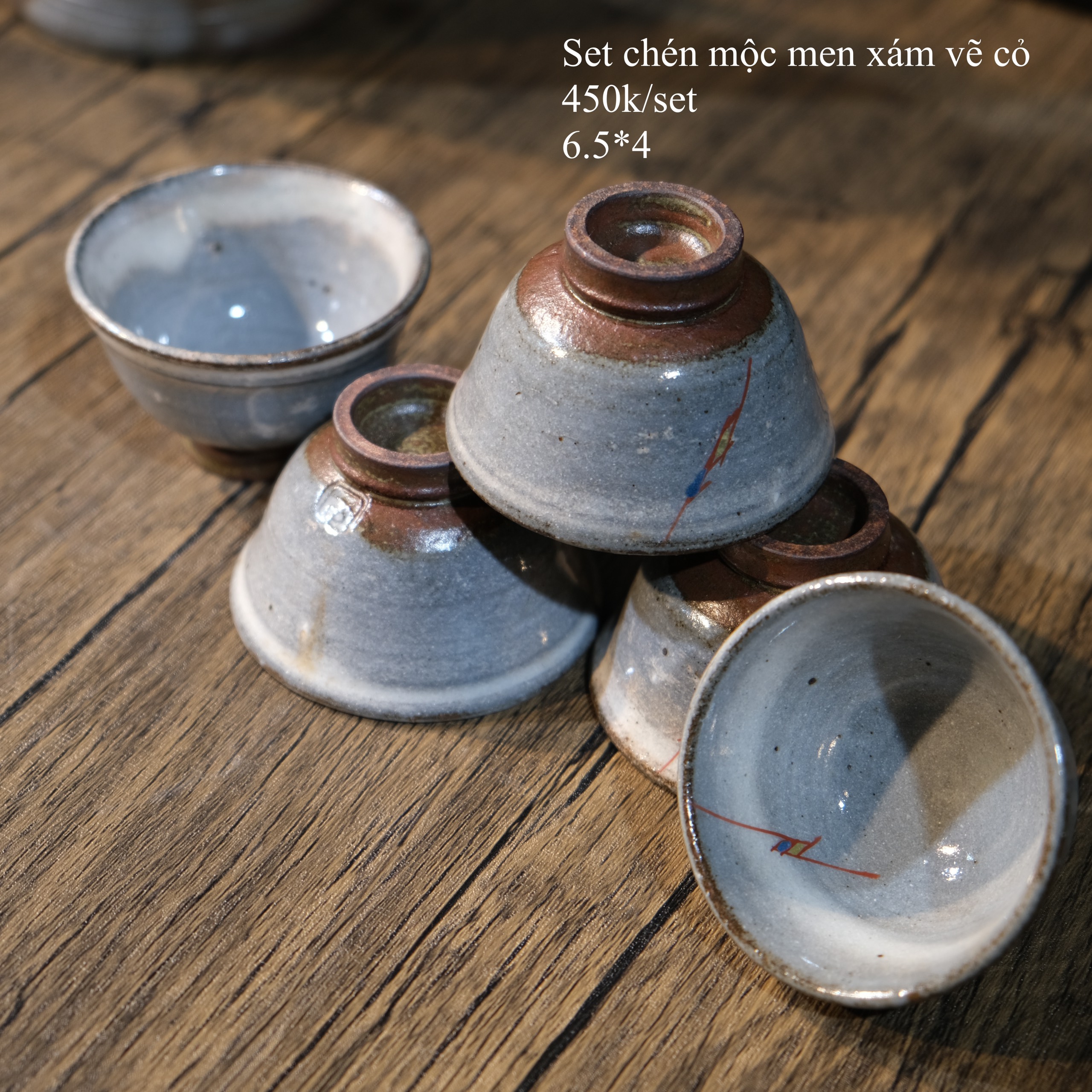 Se chén mộc men xám vẽ cỏ