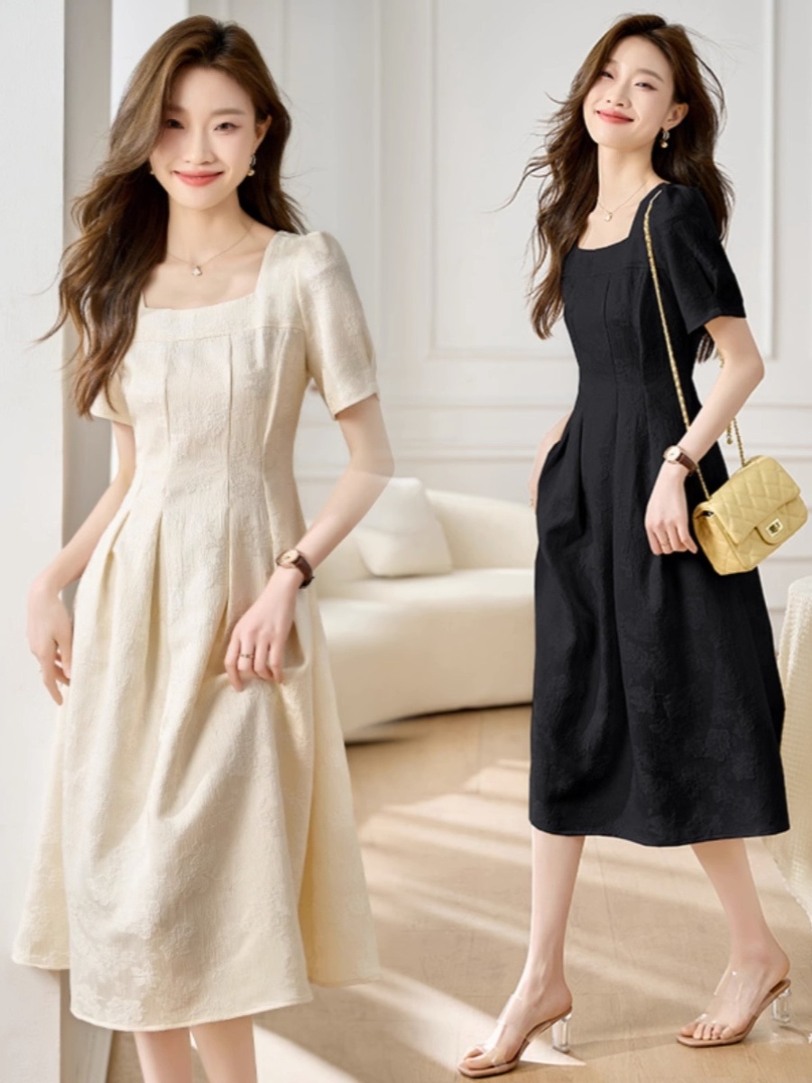 OD566: Đầm hoa trung niên cổ vuông cao cấp thanh lịch