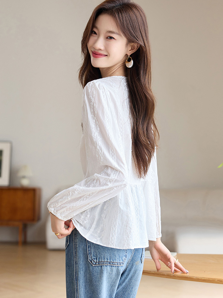 OE402: Áo sơ mi cotton thêu cổ vuông màu trắng cho nữ