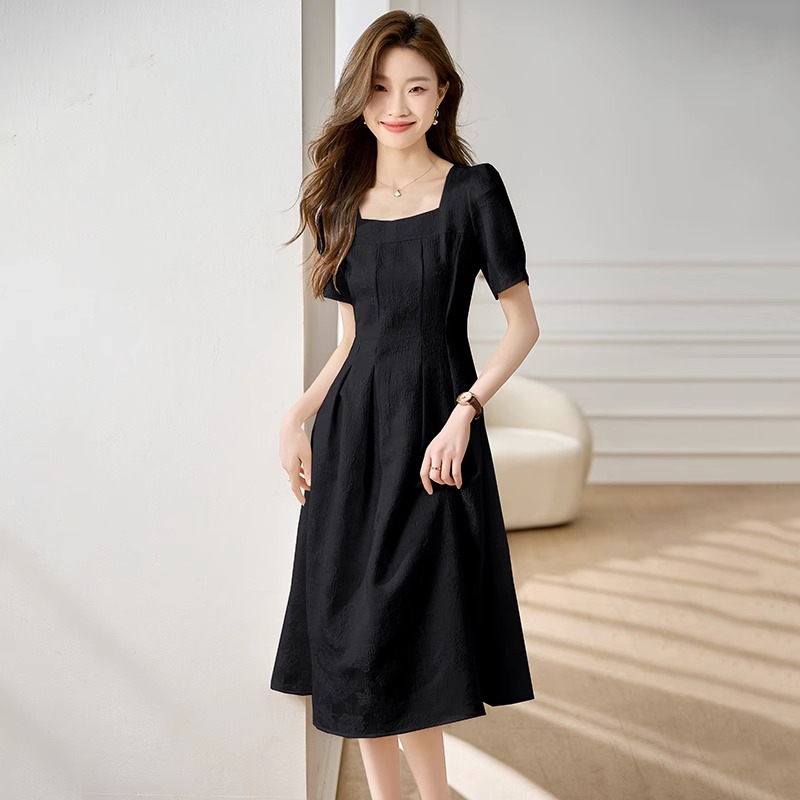 OD566: Đầm hoa trung niên cổ vuông cao cấp thanh lịch