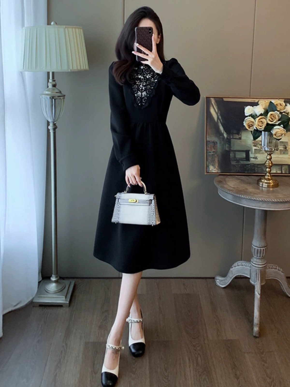 OD594: Váy đen nữ dáng dài quá gối cao cấp kiểu Hepburn phối ren