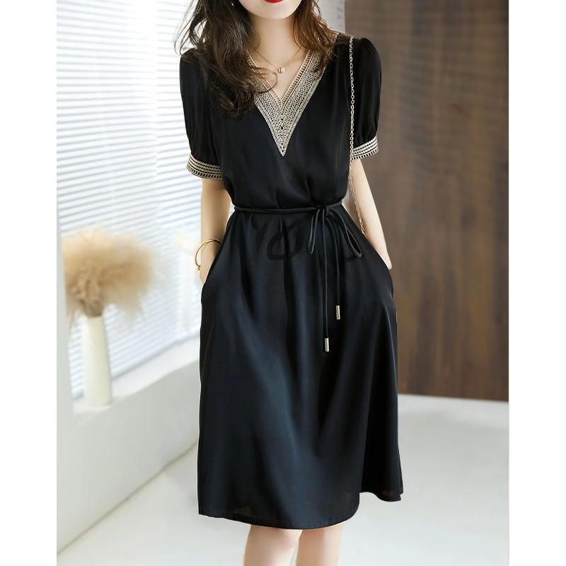 Mã B677: váy ngắn tay sang trọng cao cấp dáng dài quá gối dây nơ