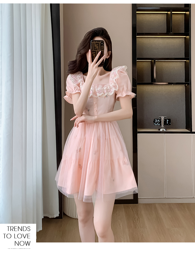 OD676: Váy ngắn thêu ren cổ vuông mới cao cấp