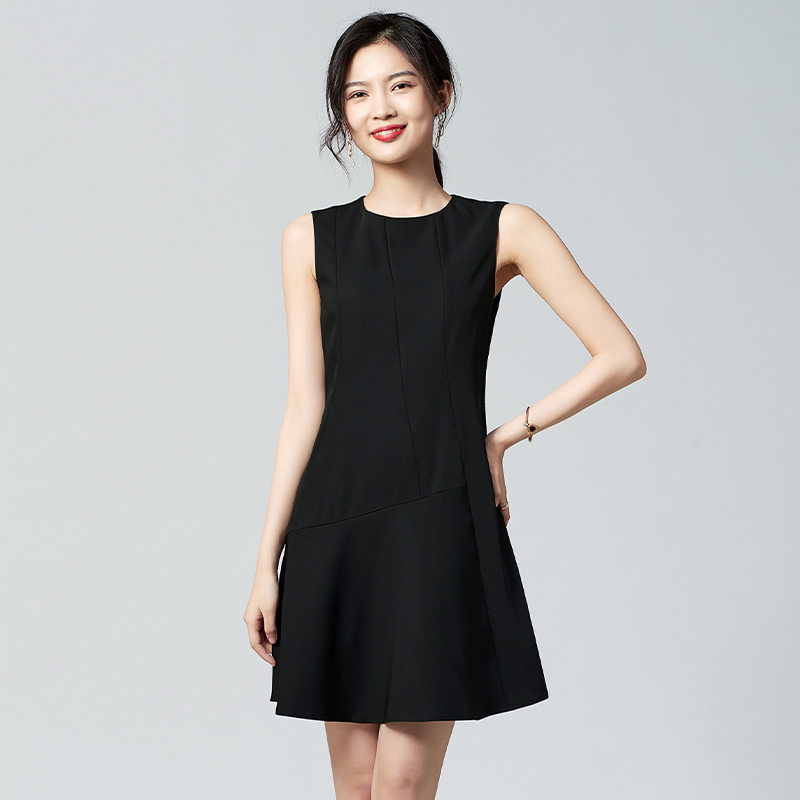 Mã C018: đầm không tay thiết kế